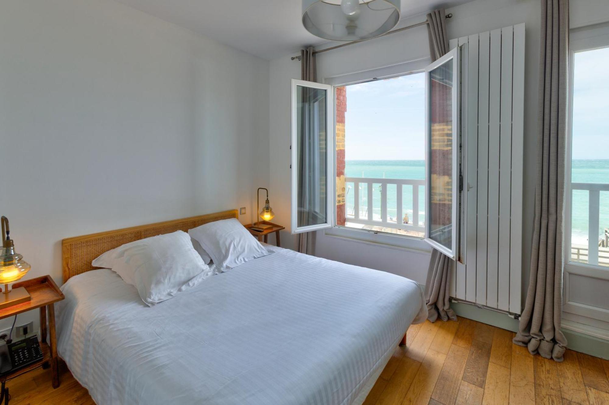 Double Room Bath Sea View