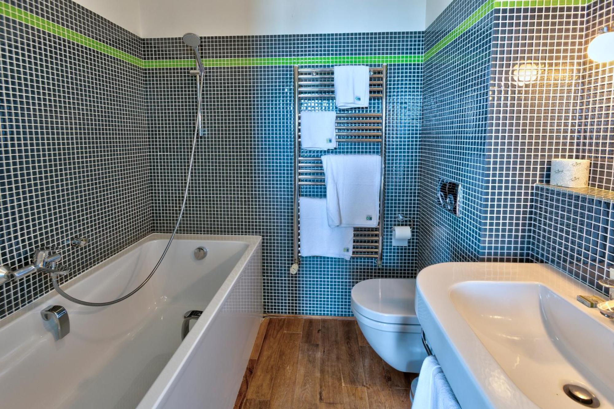 Double Room Bath Sea View