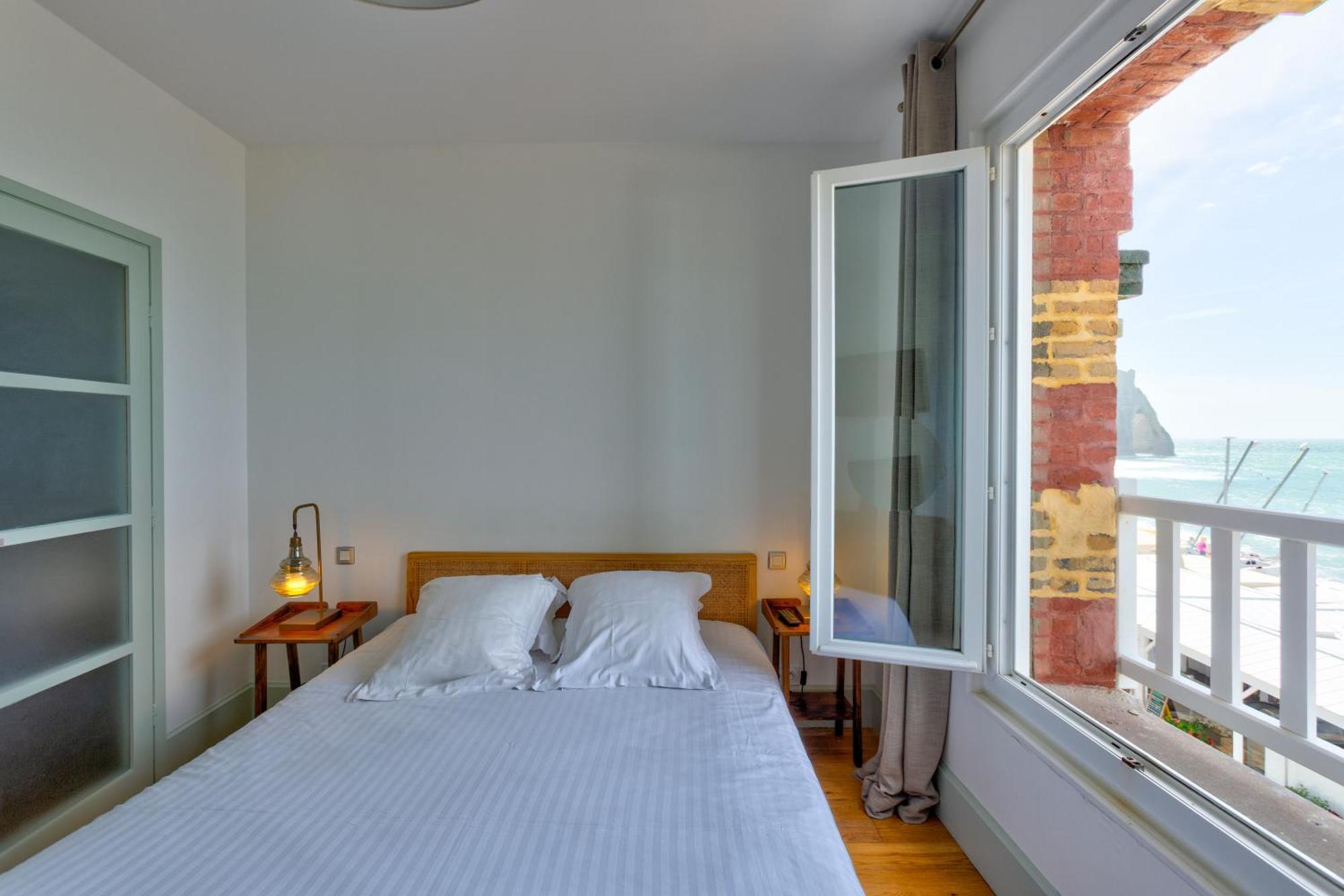 Double Room Bath Sea View