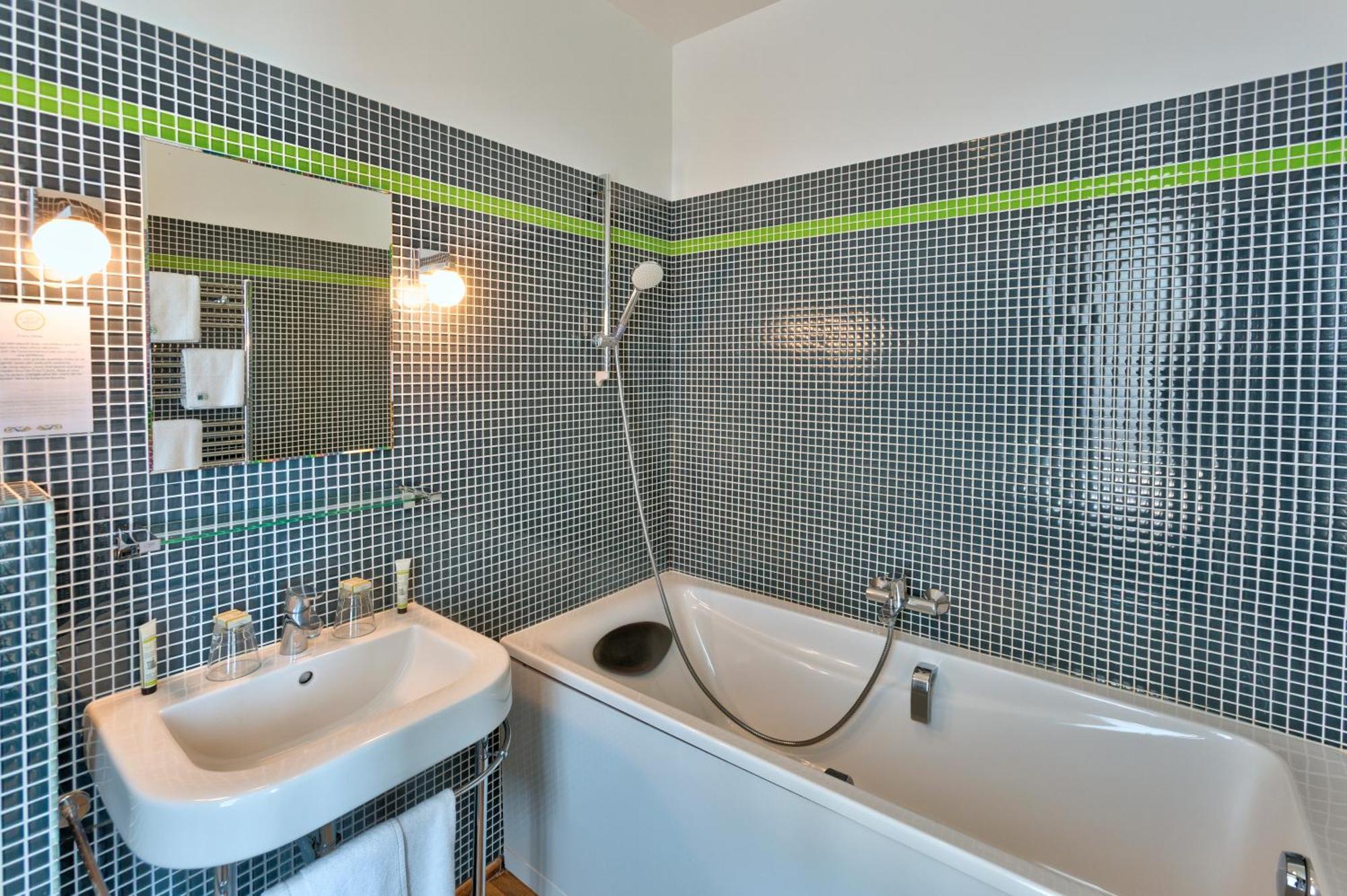 Double Room Bath Sea View