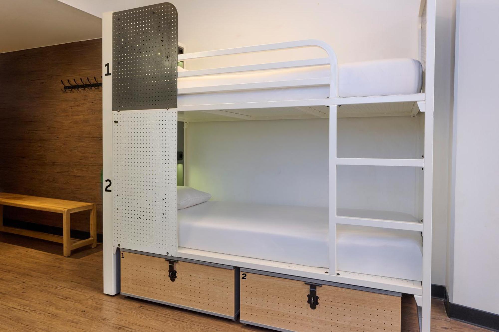 Room with 6 beds and Private Bathroom,1689858921:JPEG