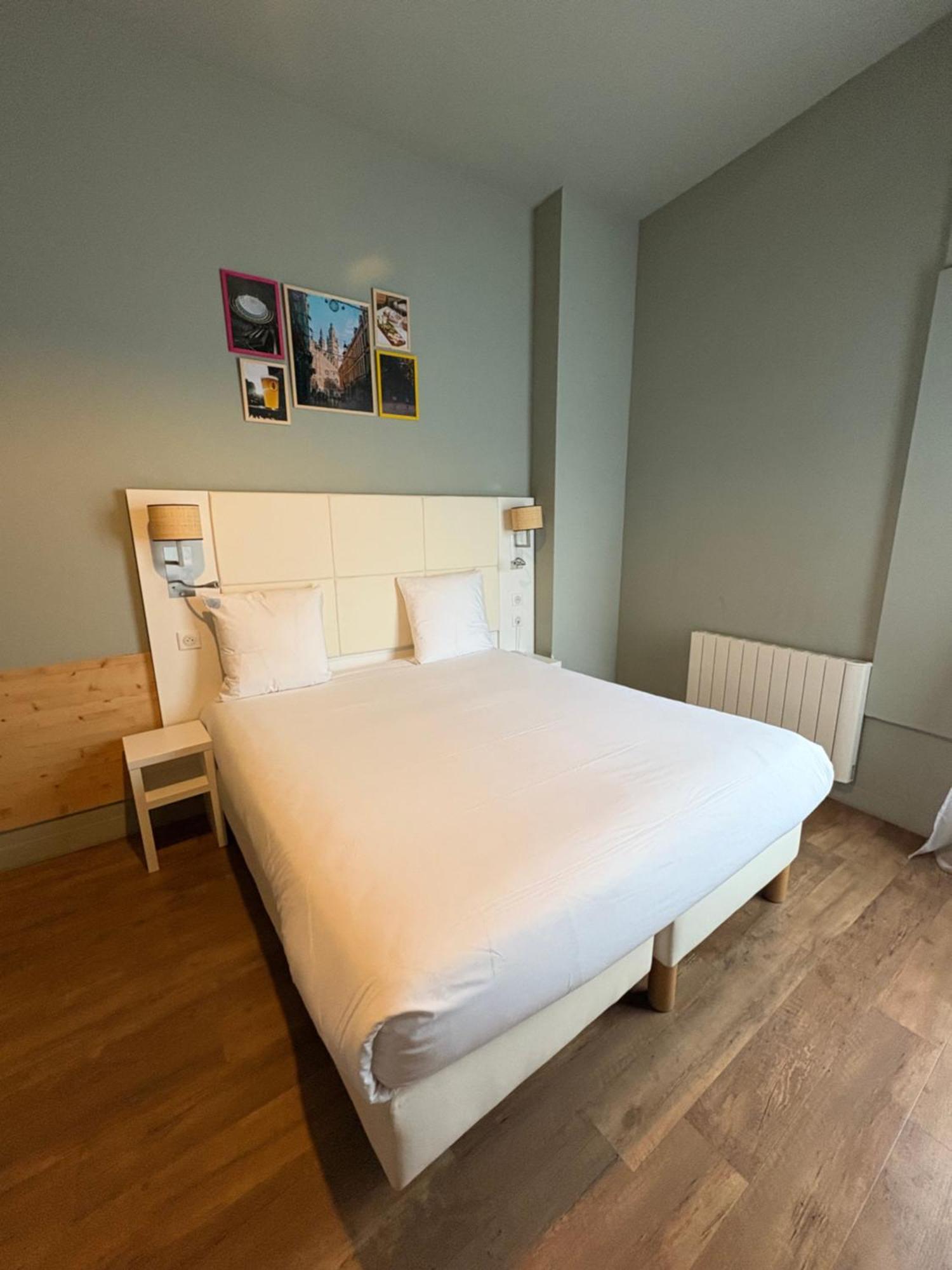 Pop Room with Two Single Beds (or 1 King Bed ) - no elevator