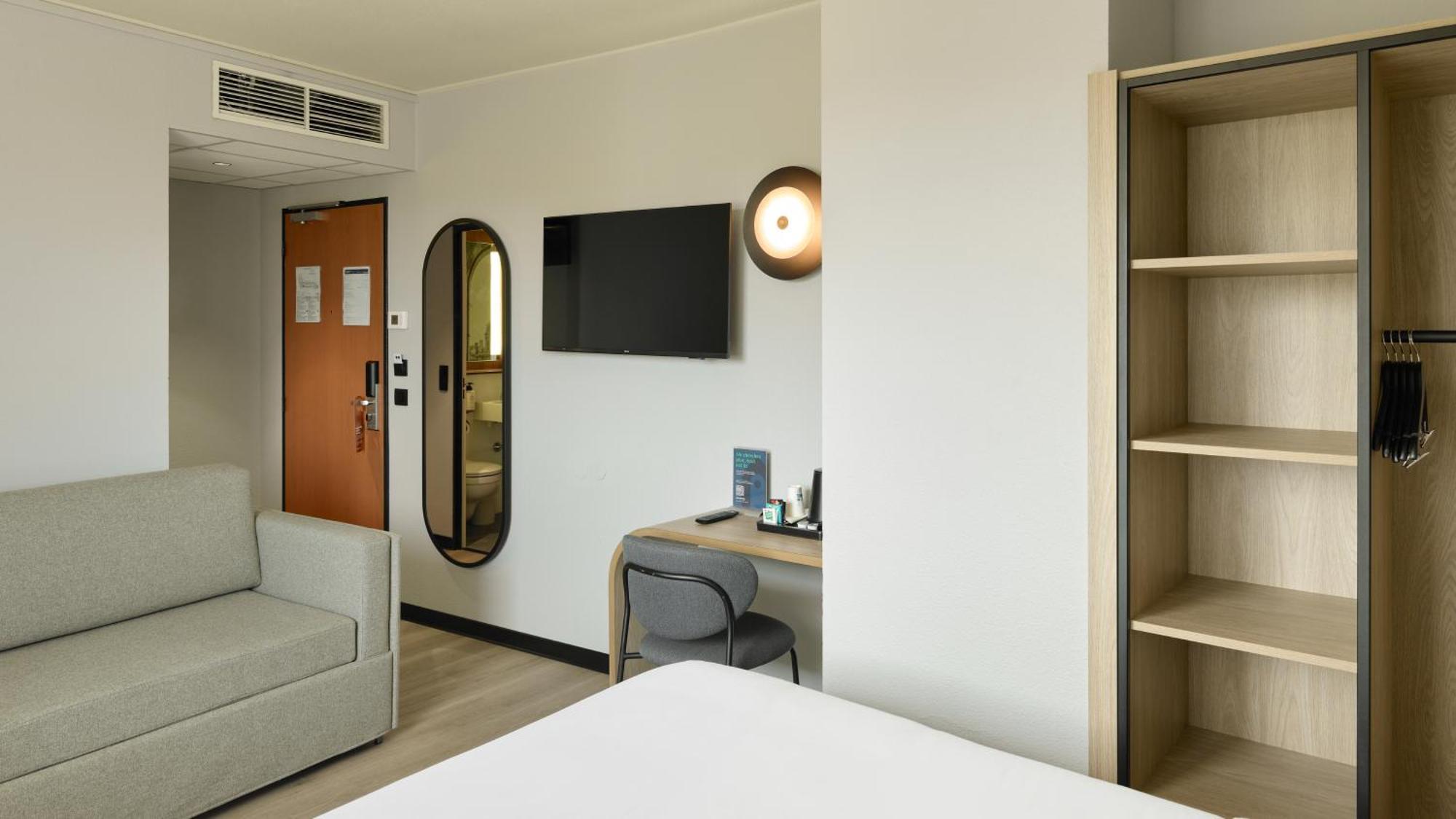 Standard Room 1 Queen Bed 1 Sofa Bunk Bed