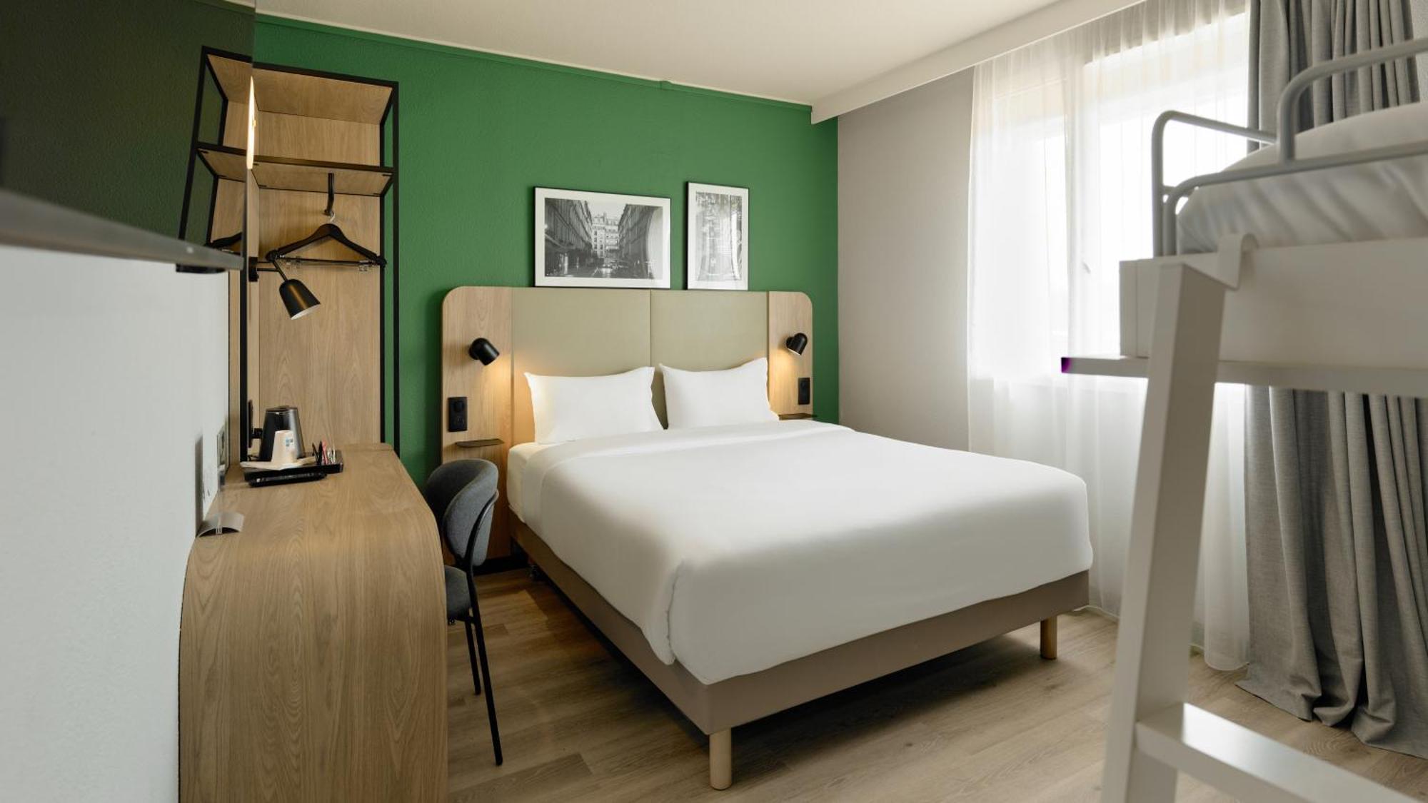 Standard Room 1 Queen Bed 2 Bunk Beds