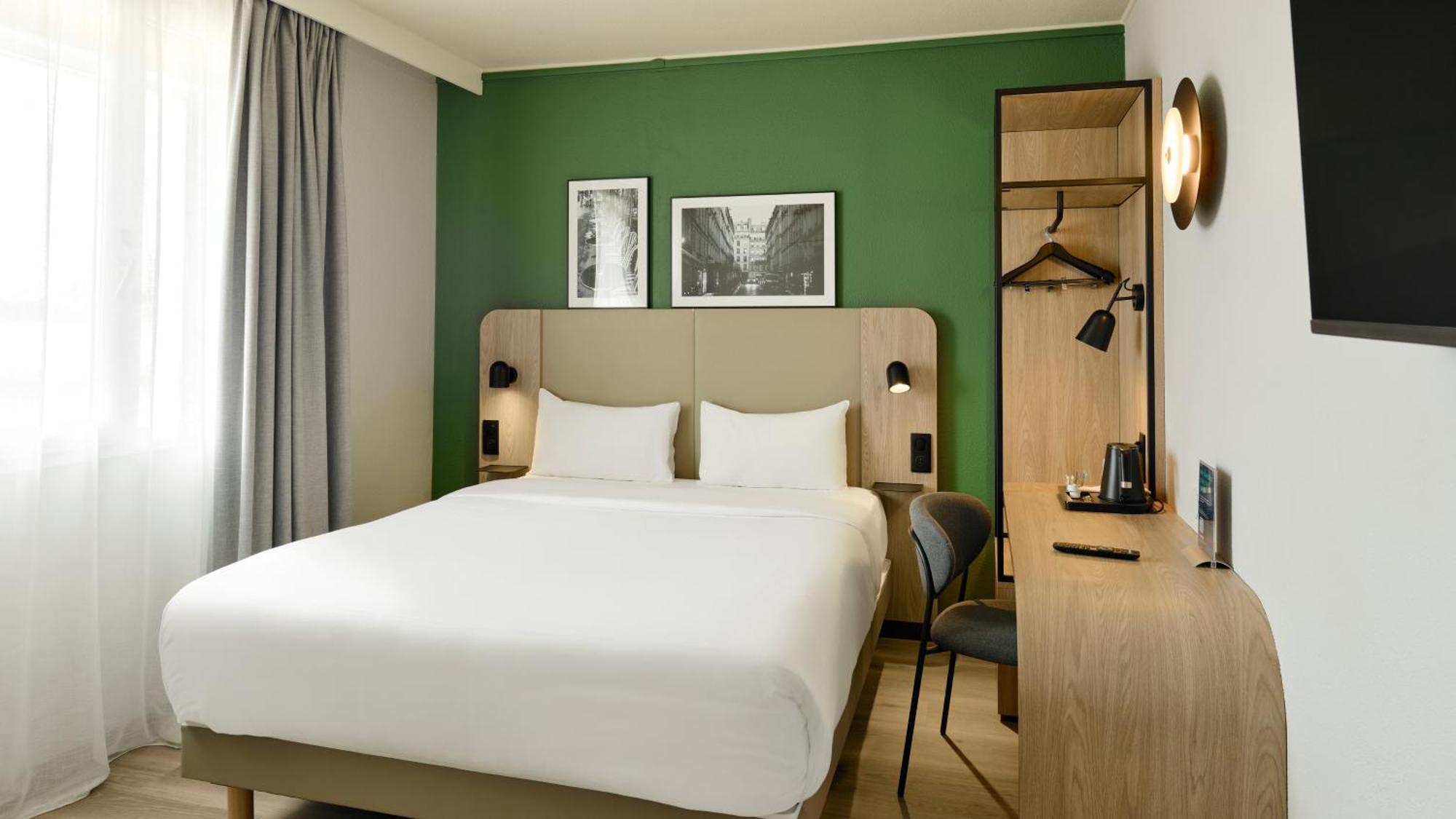 Standard Room 1 Queen Bed,1697783705:JPEG