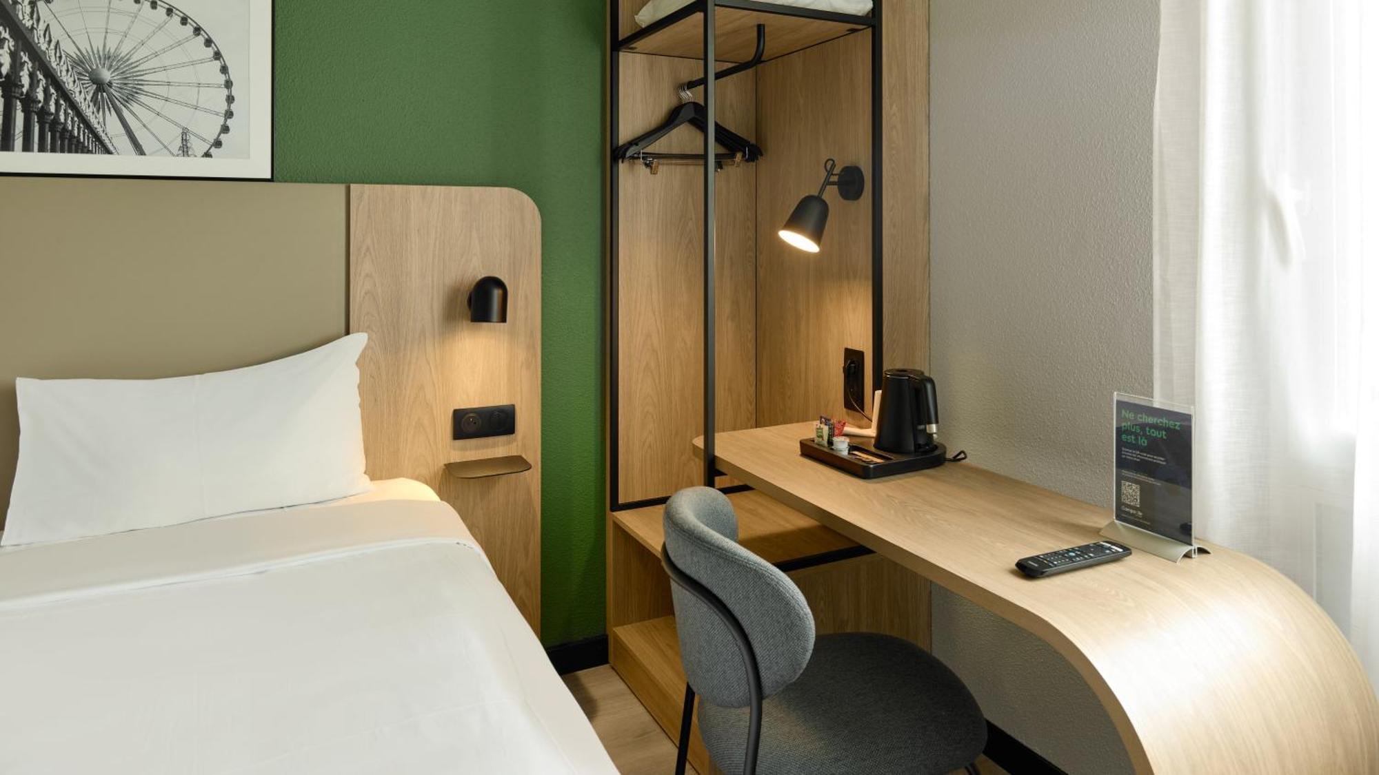 Standard Room 1 Queen Bed