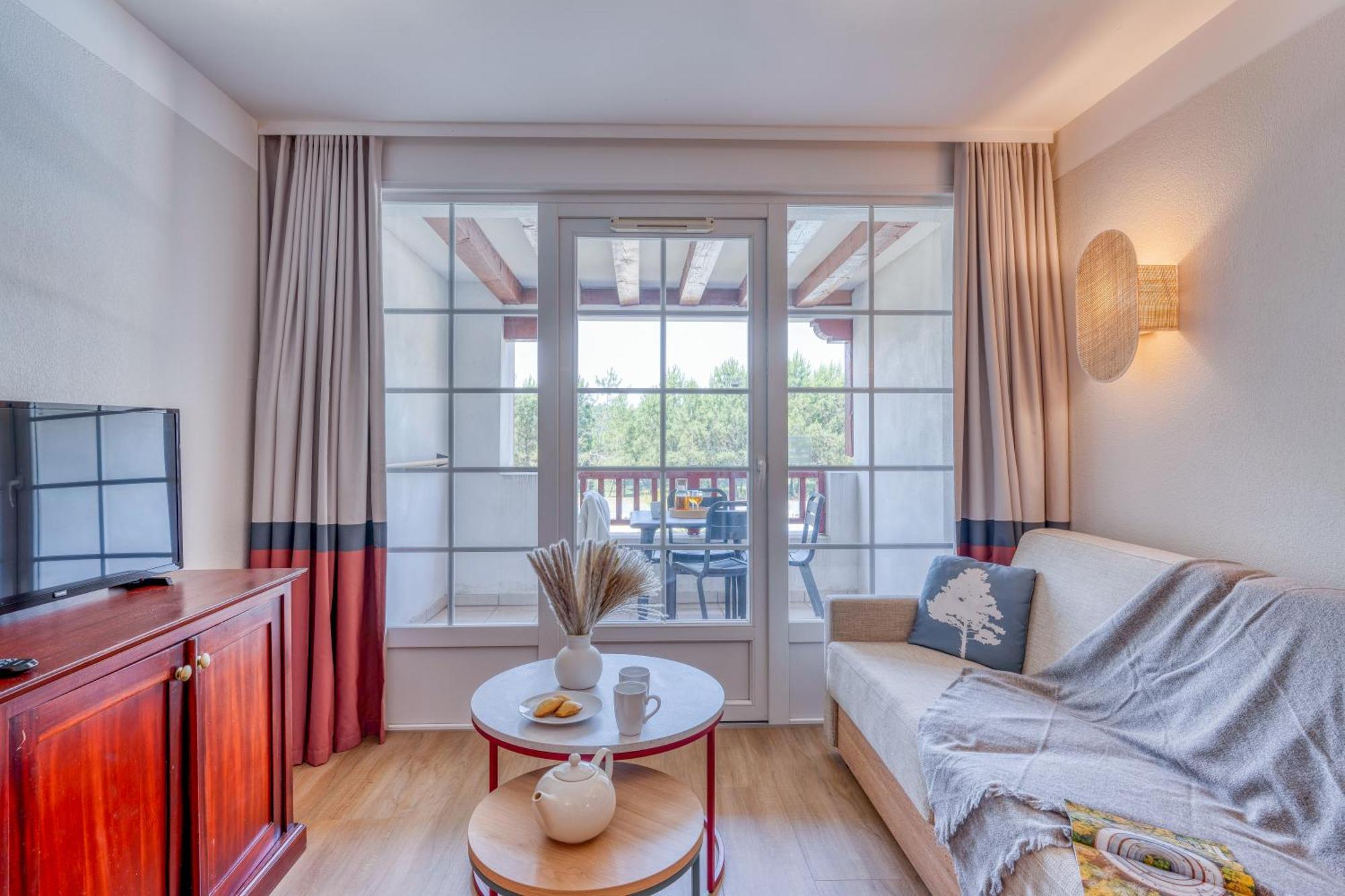 Studio Supérieur avec Coin Nuit et Terrasse ou Balcon (4 Personnes)