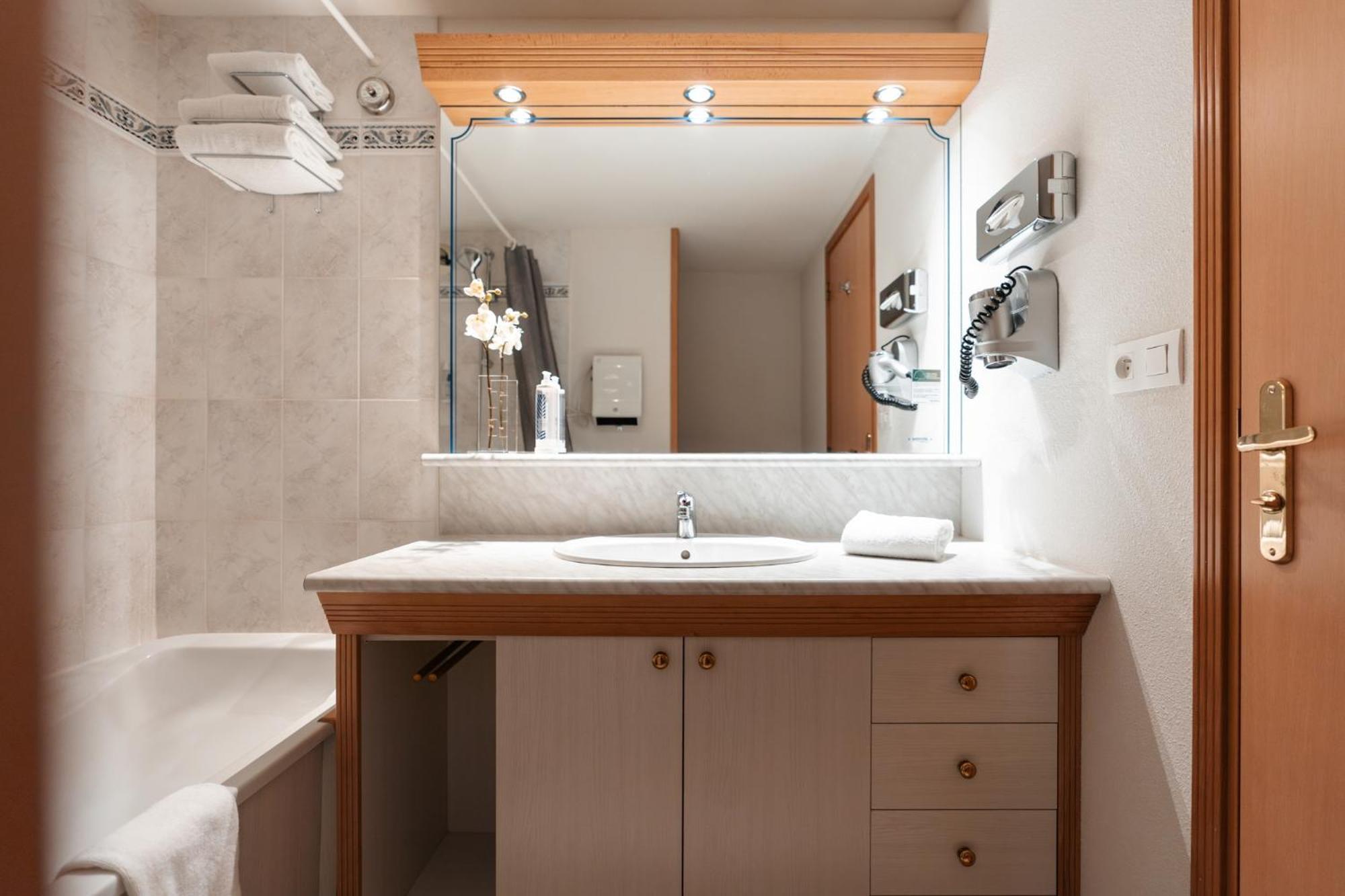Suite Double Affaires