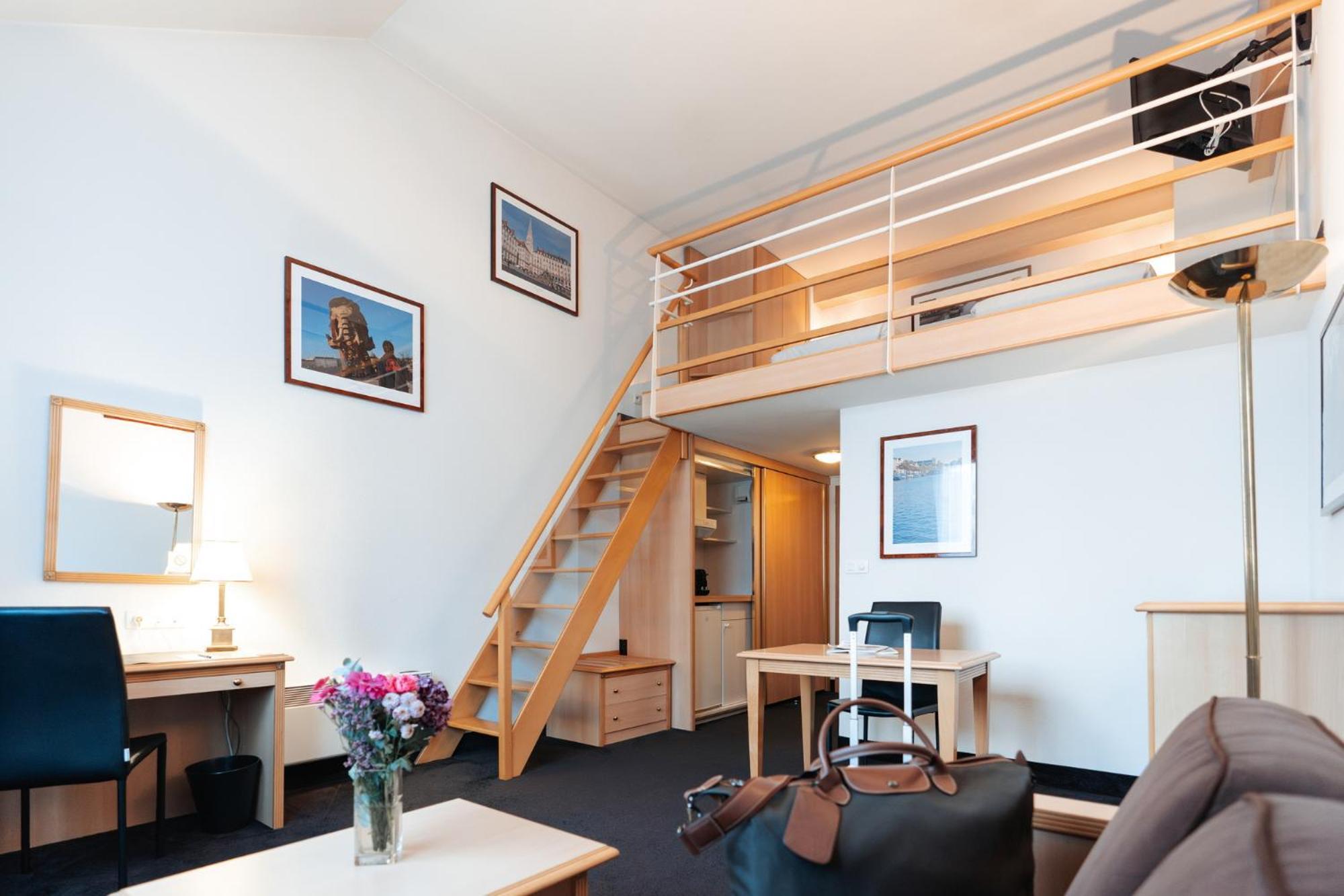 Double Suite,1698849482:JPEG