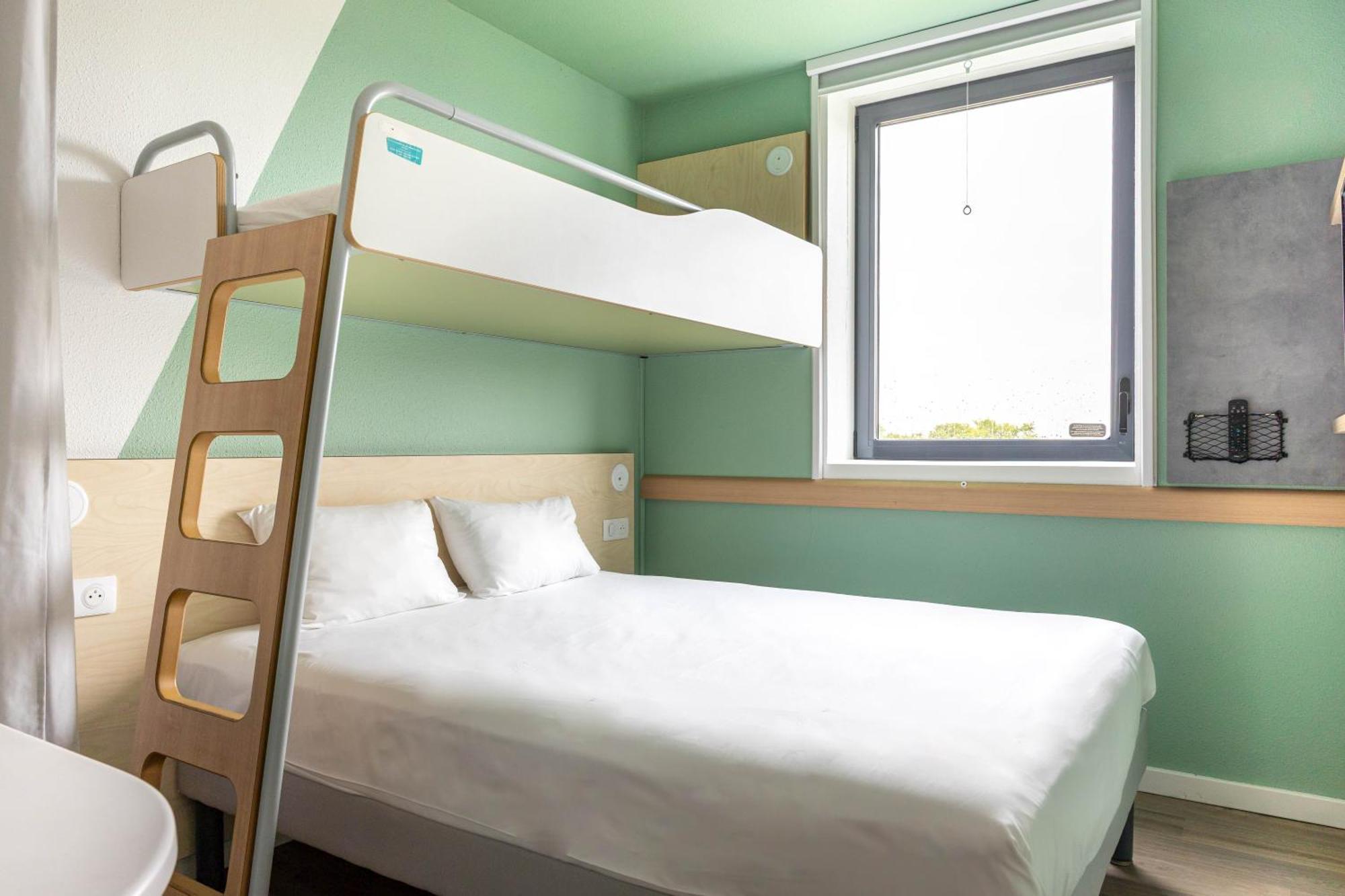 Triple Room with One Double Bed and One Bunk Bed,1698979004:JPEG