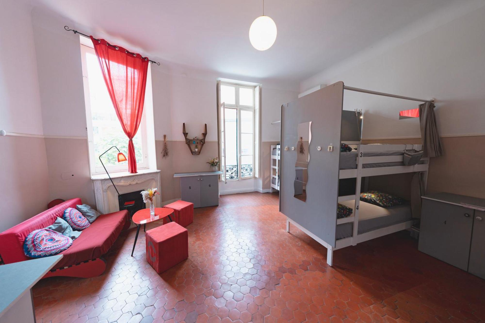 Bed 8-Bed Mixed Dormitory Room