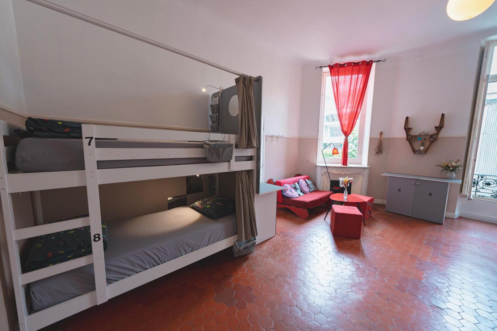 Bed 8-Bed Mixed Dormitory Room