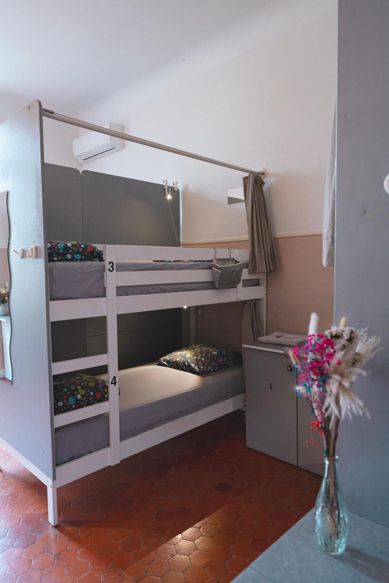 Bed 8-Bed Mixed Dormitory Room