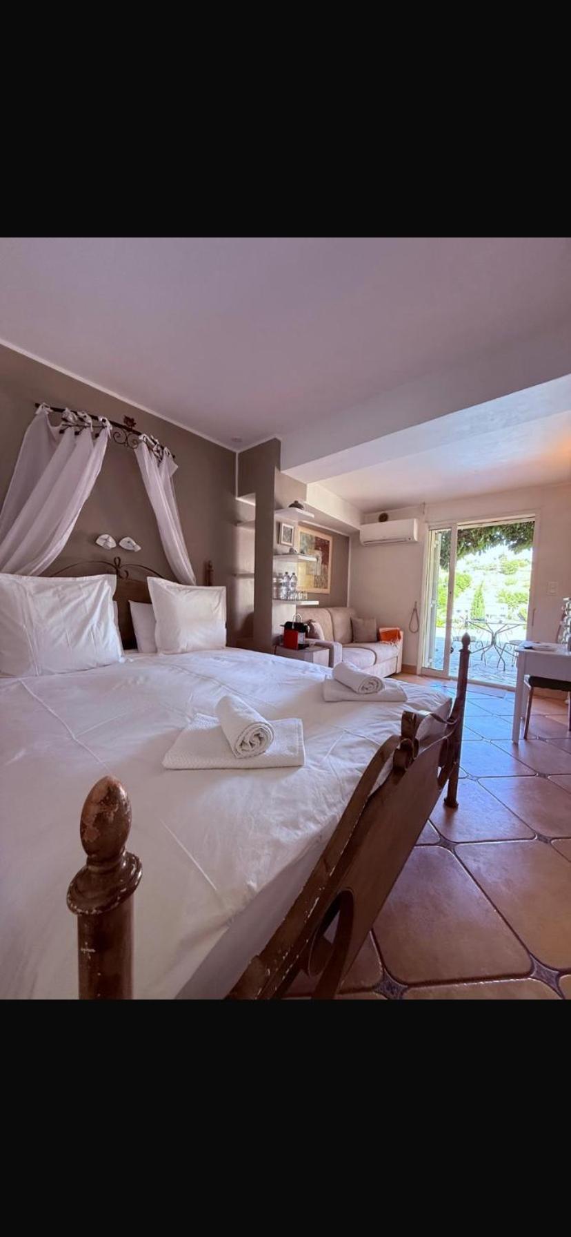Double Room Private Bathroom