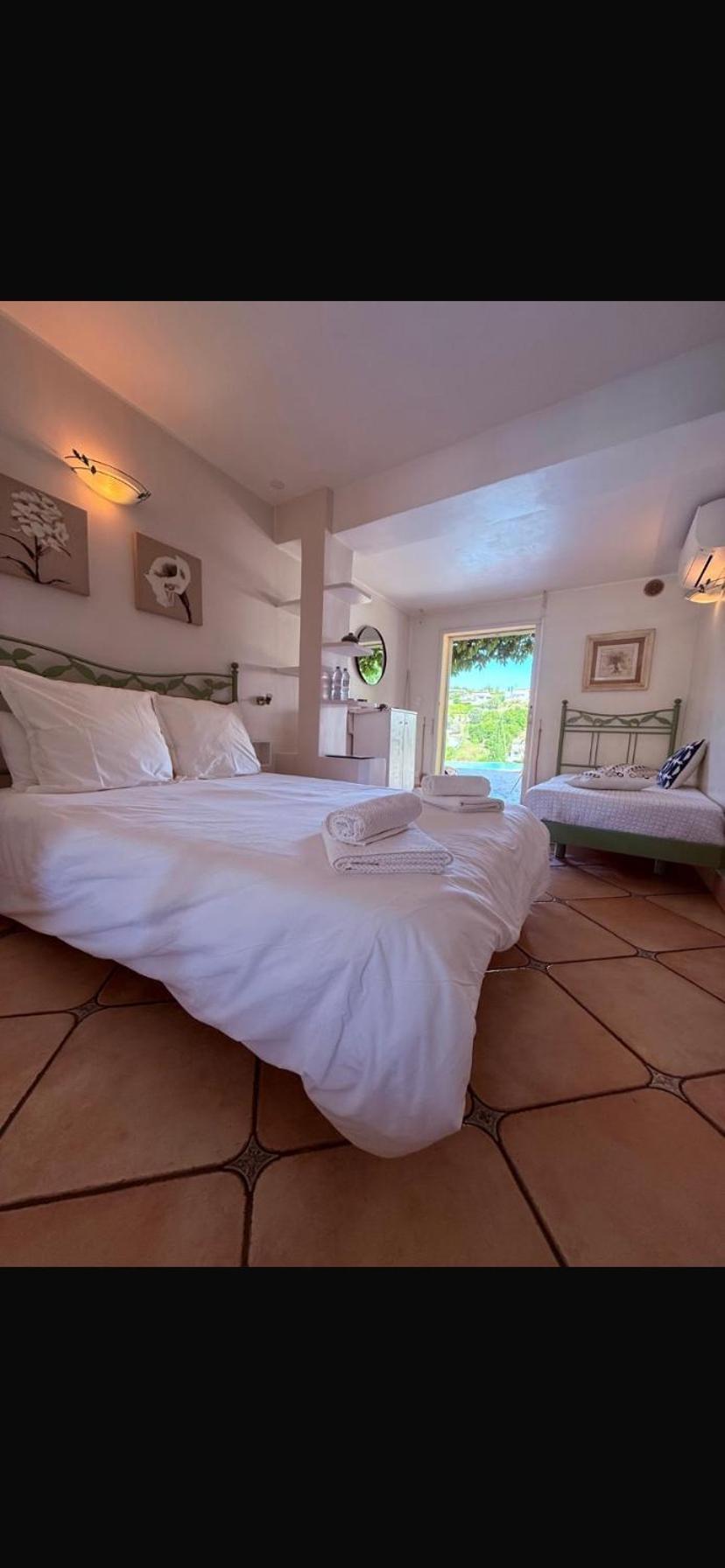 Double Room Private Bathroom