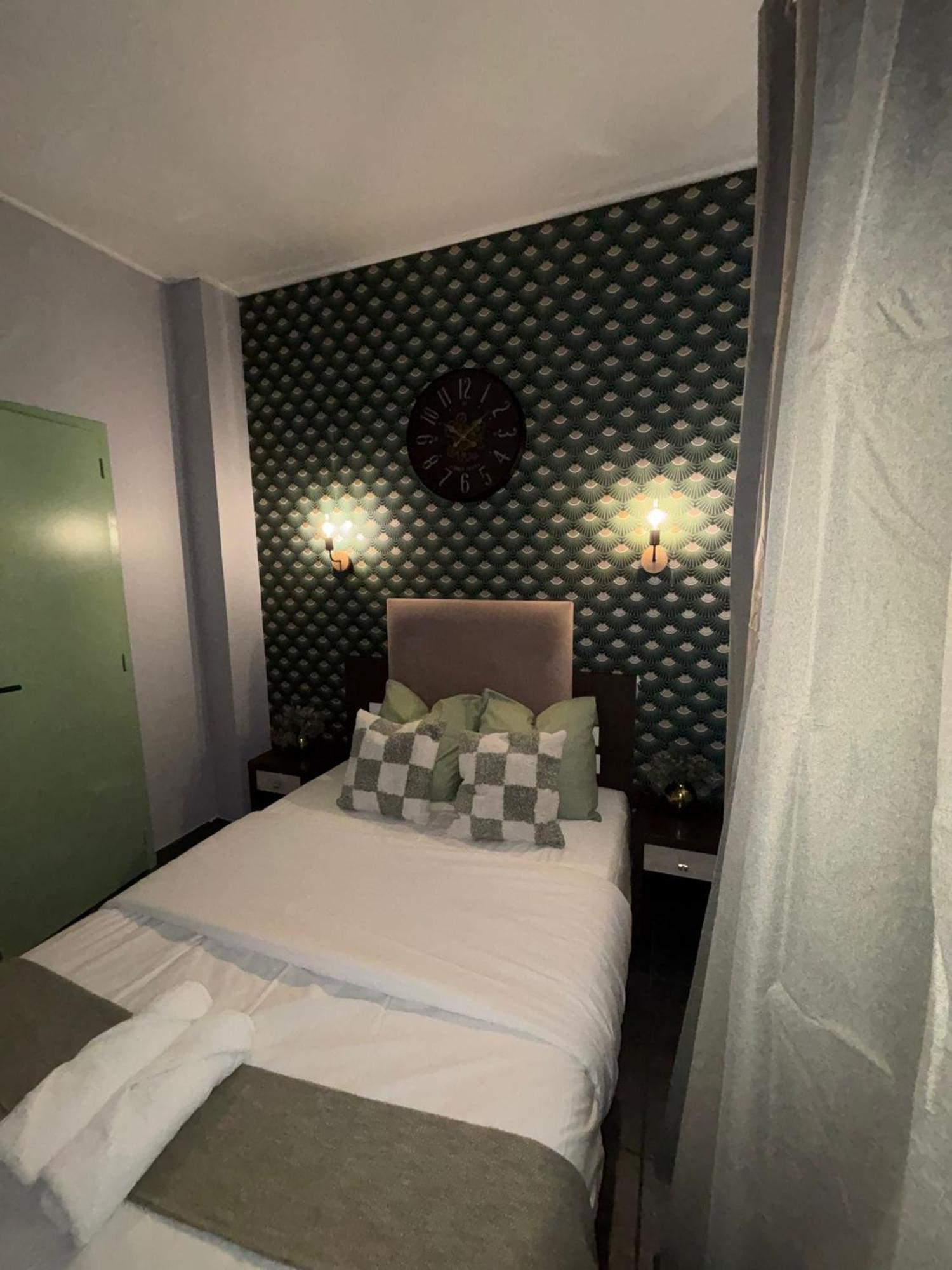 Small Double Room,1699999025:JPEG