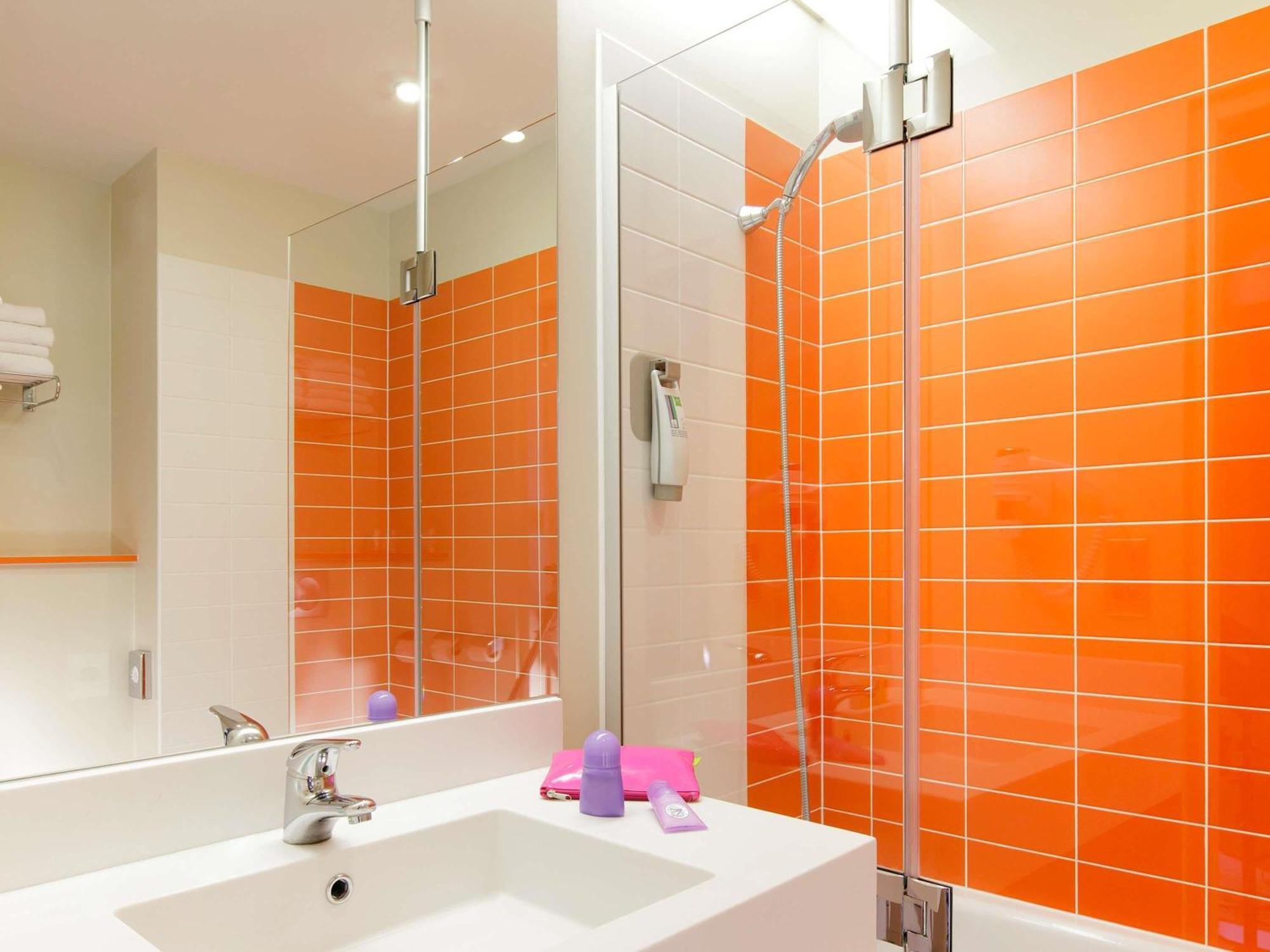 Standard Twin Room with Sofa,1704829933:JPEG