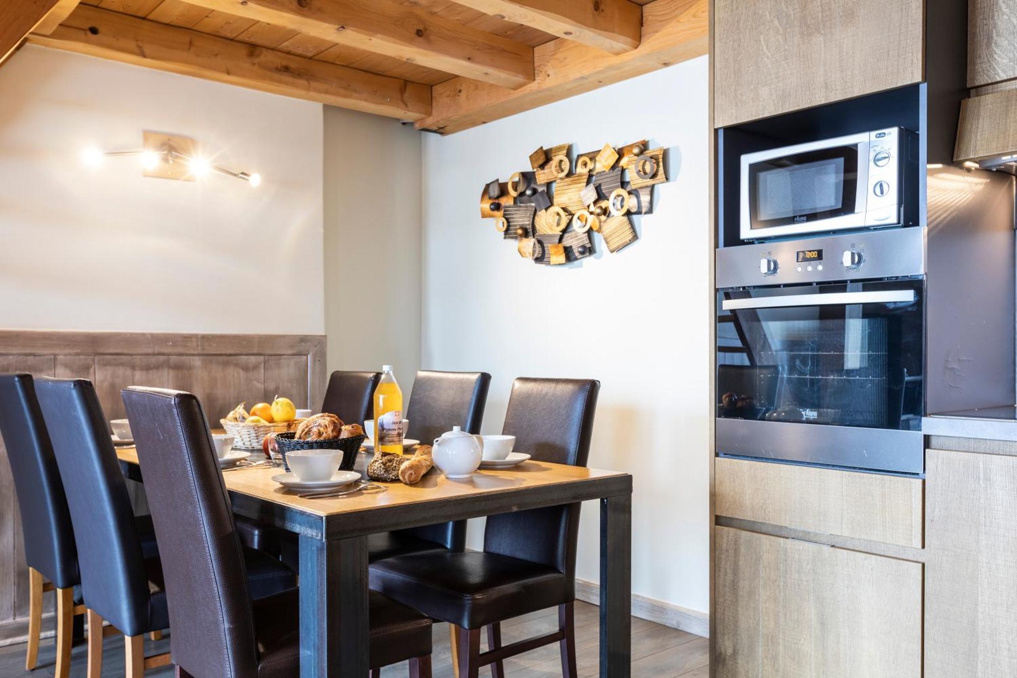 Three-Bedroom Apartment,1704946374:JPEG