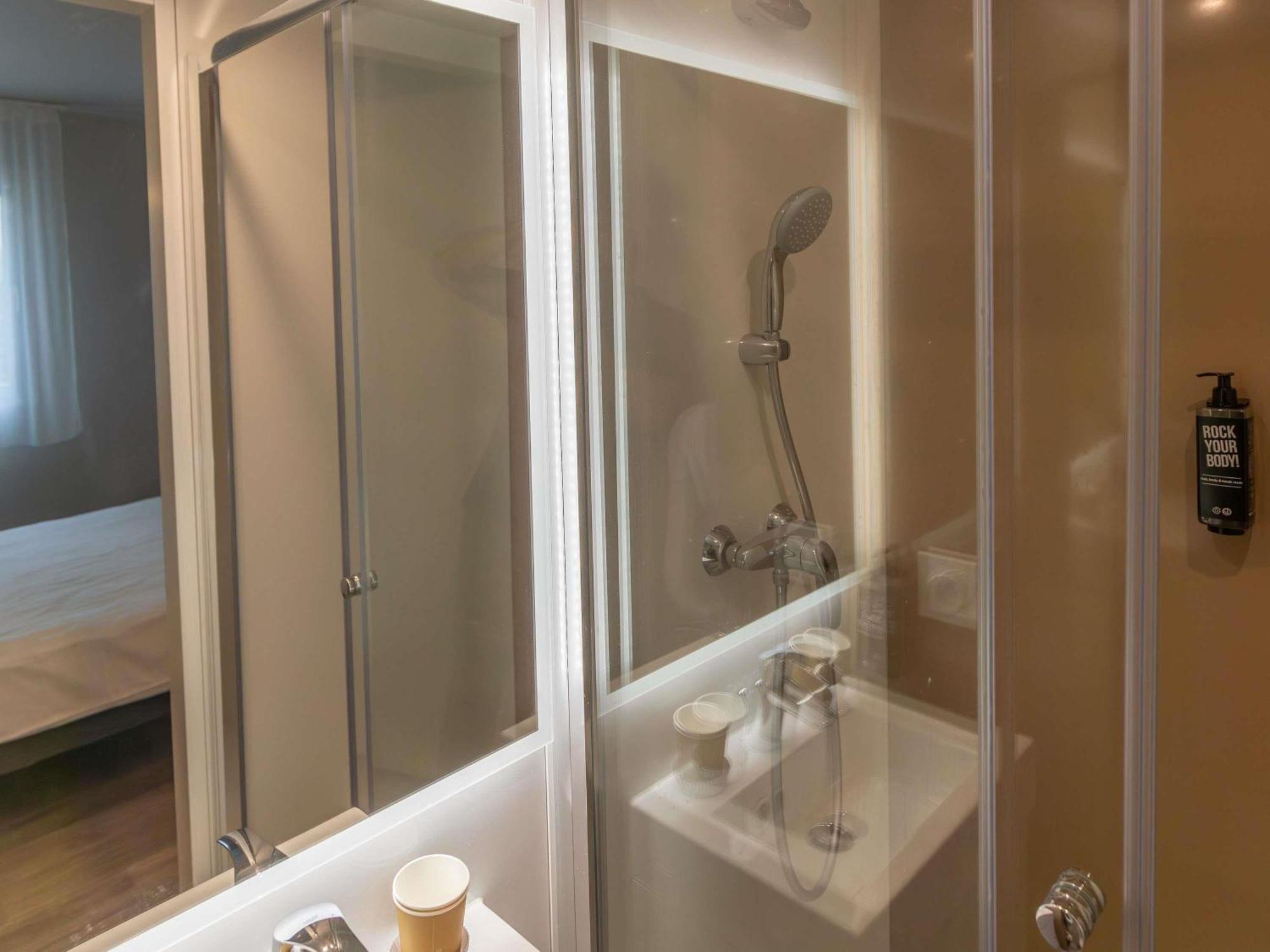 Standard Double Room Shower