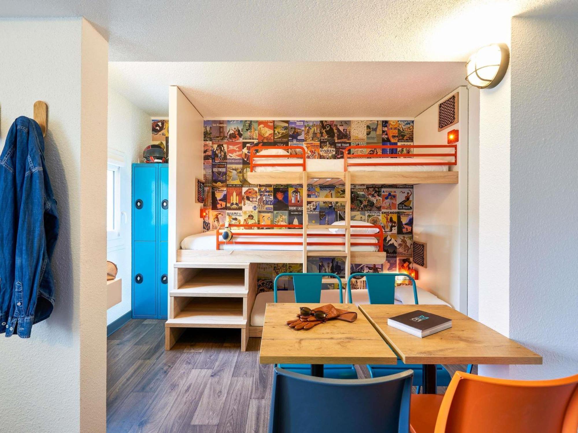 6-Bed Dormitory Room with Shared Bathroom