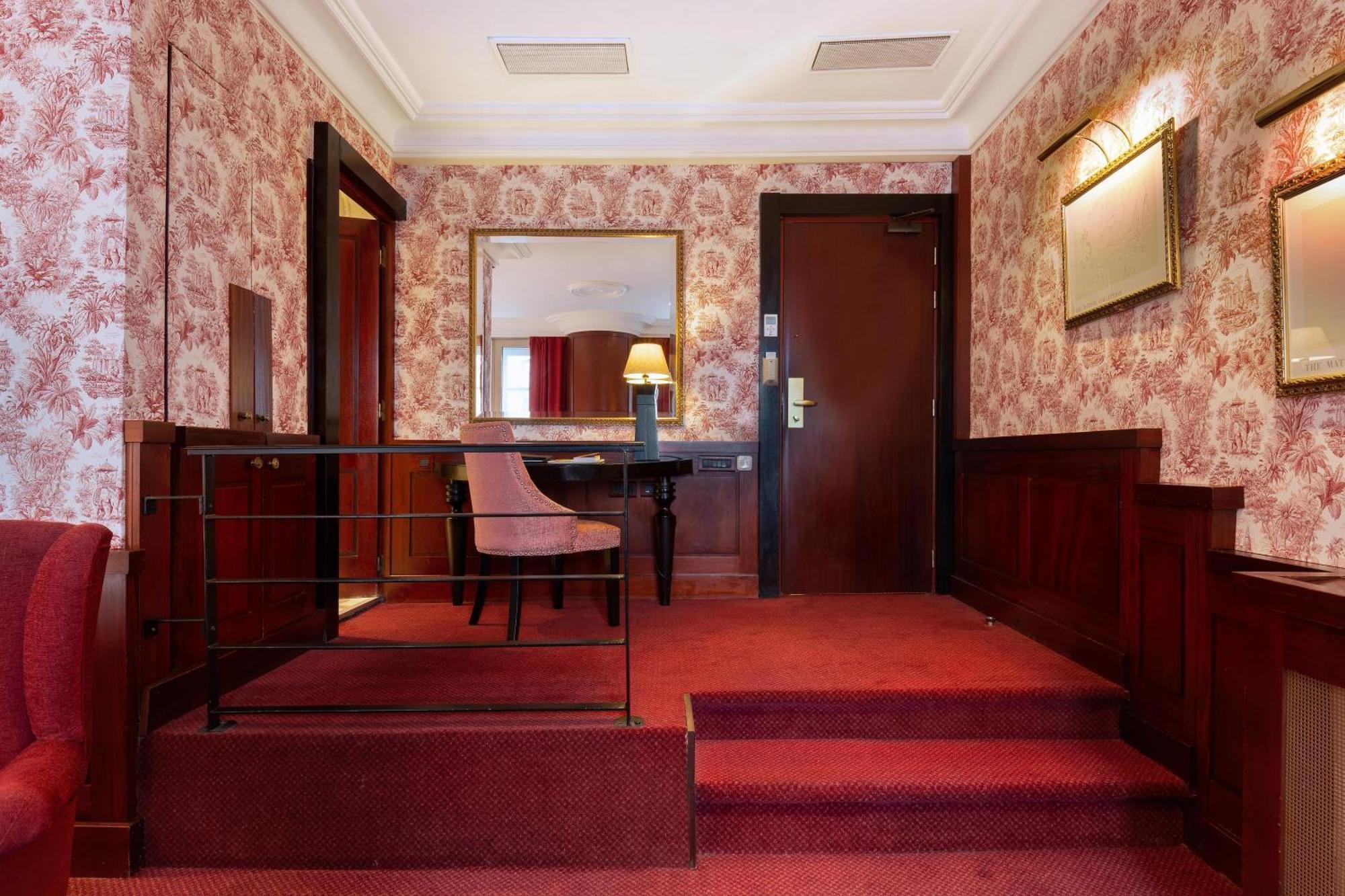 Junior King Suite Capitol View Non-Smoking