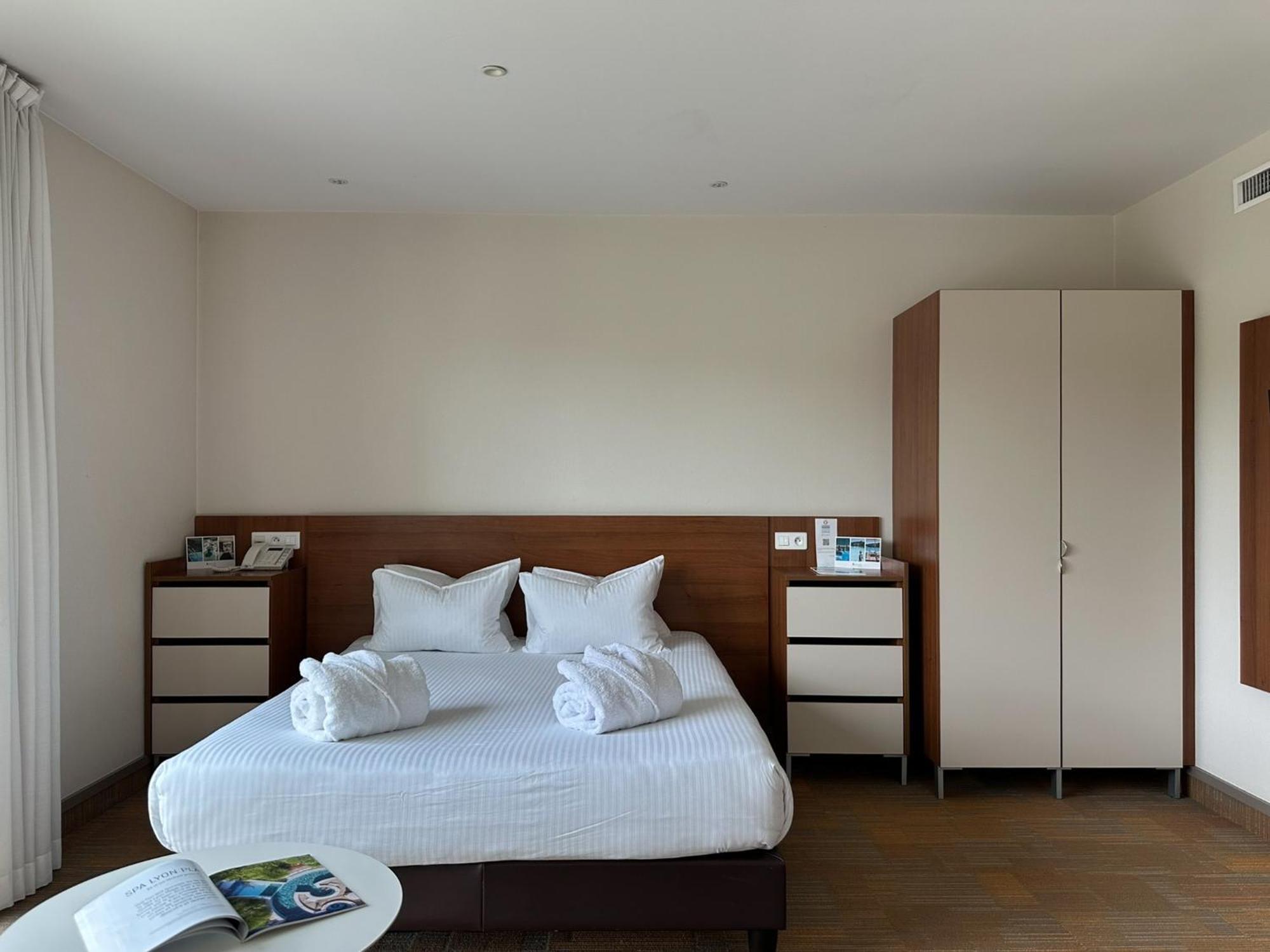 Room Studio Spa Pool Access Not