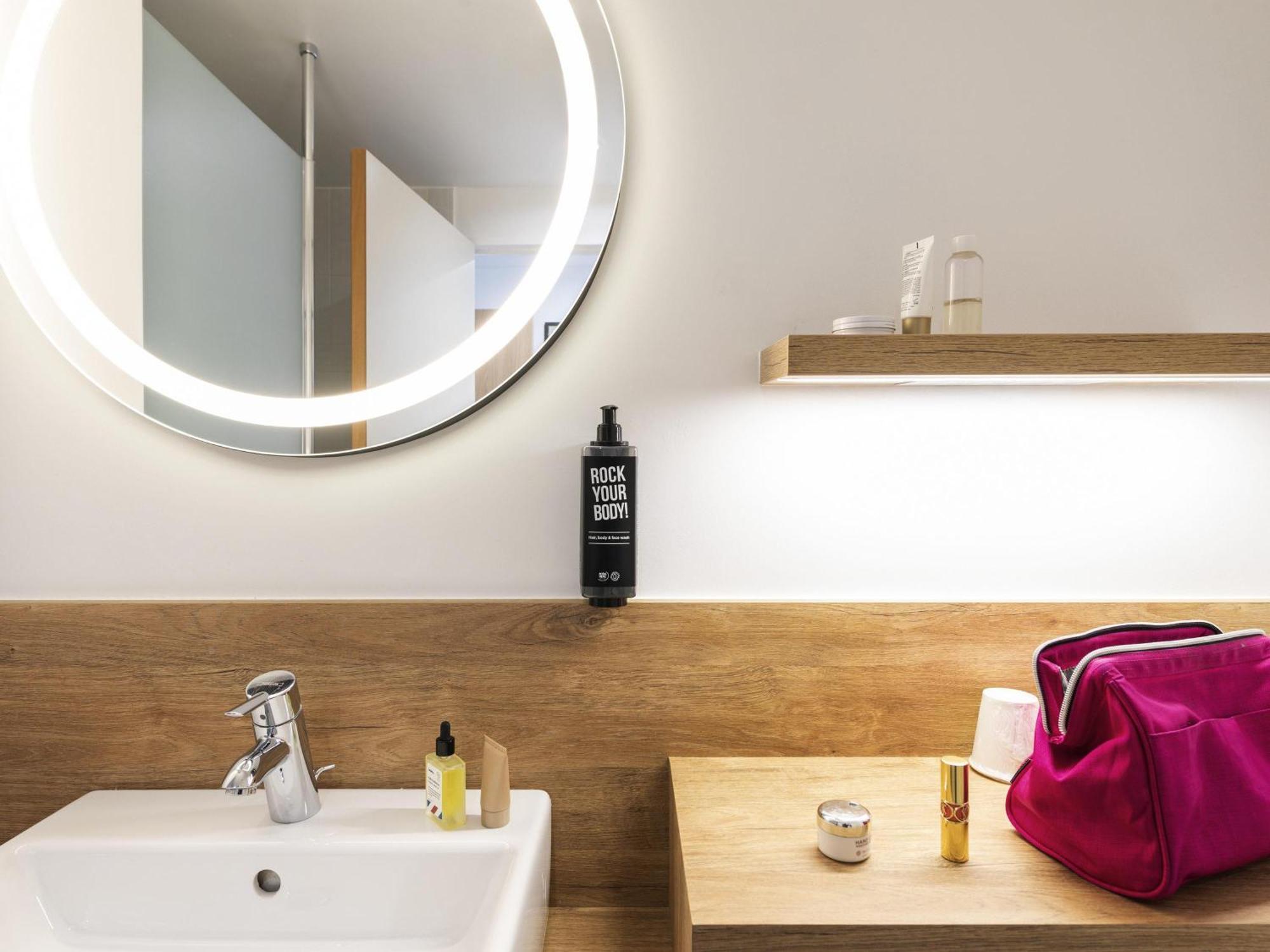 Chambre Standard avec 1 Lit Double et 1 Canapé-Lit pour 1 Personne