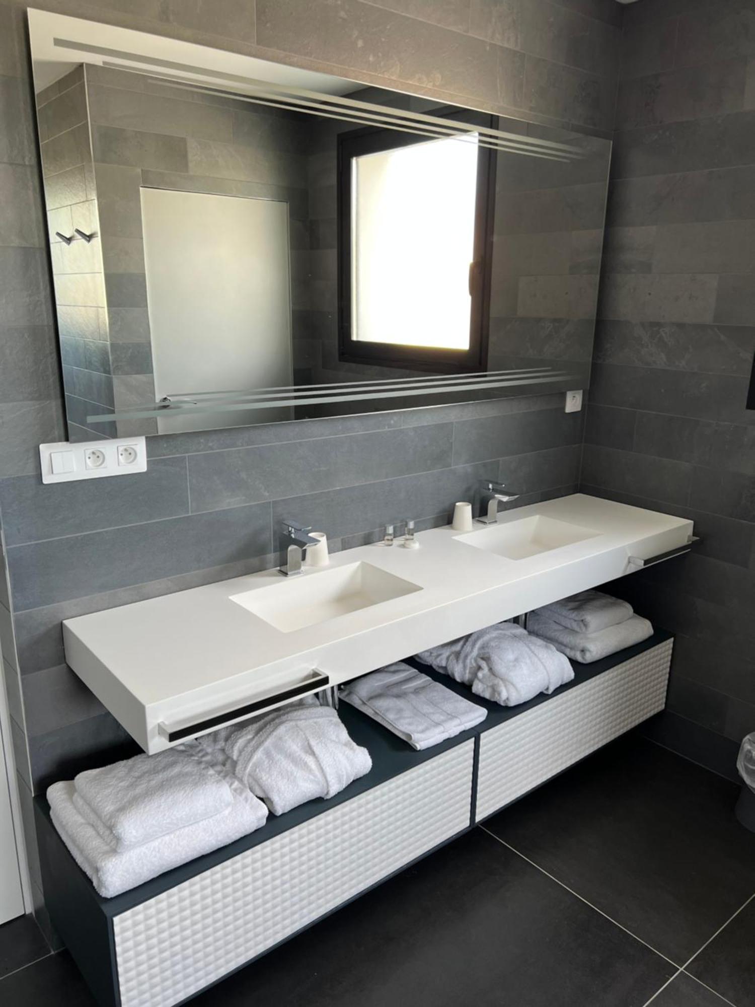 Deluxe Suite Spa Bath