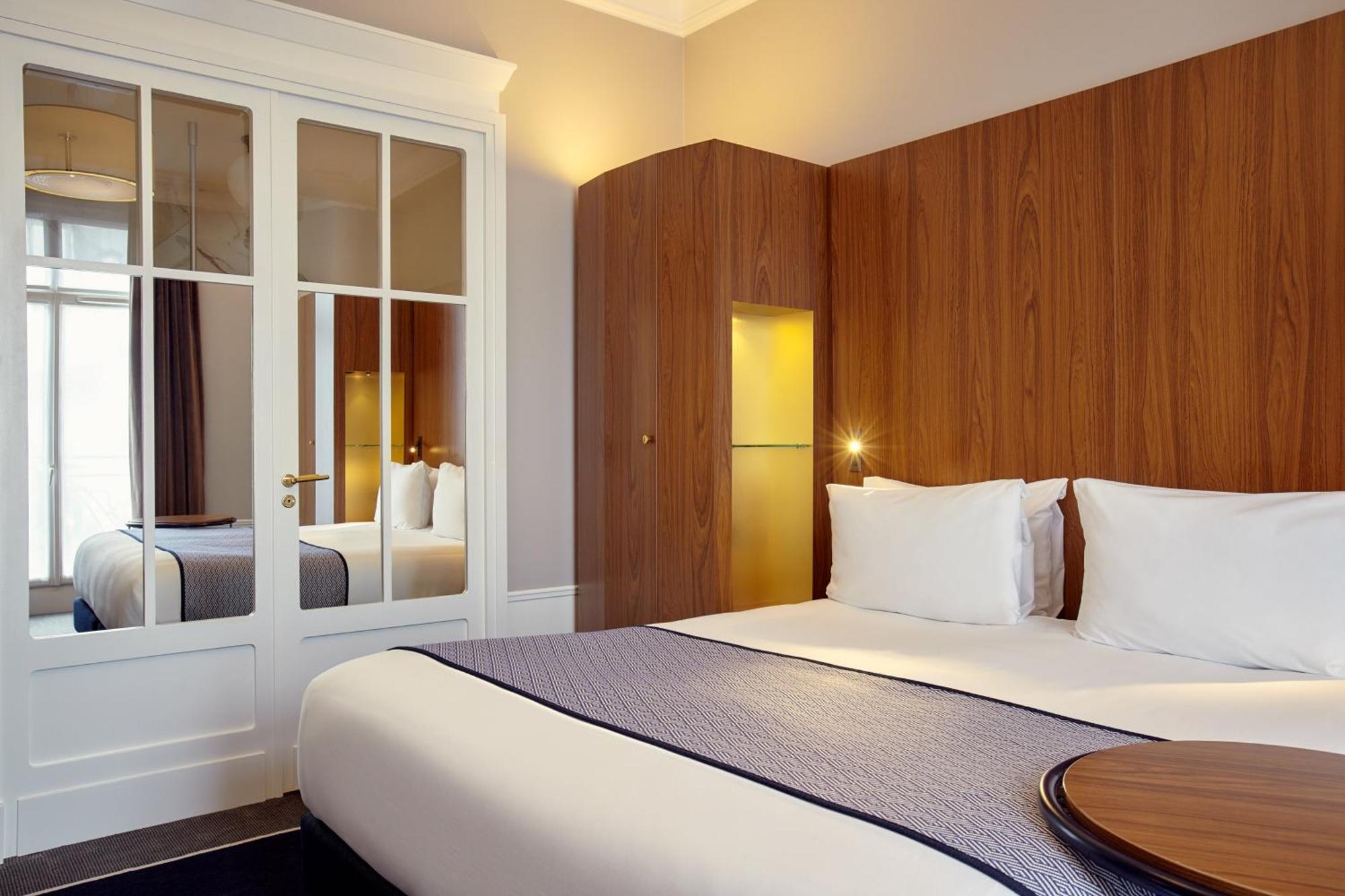 Premium King Room City View