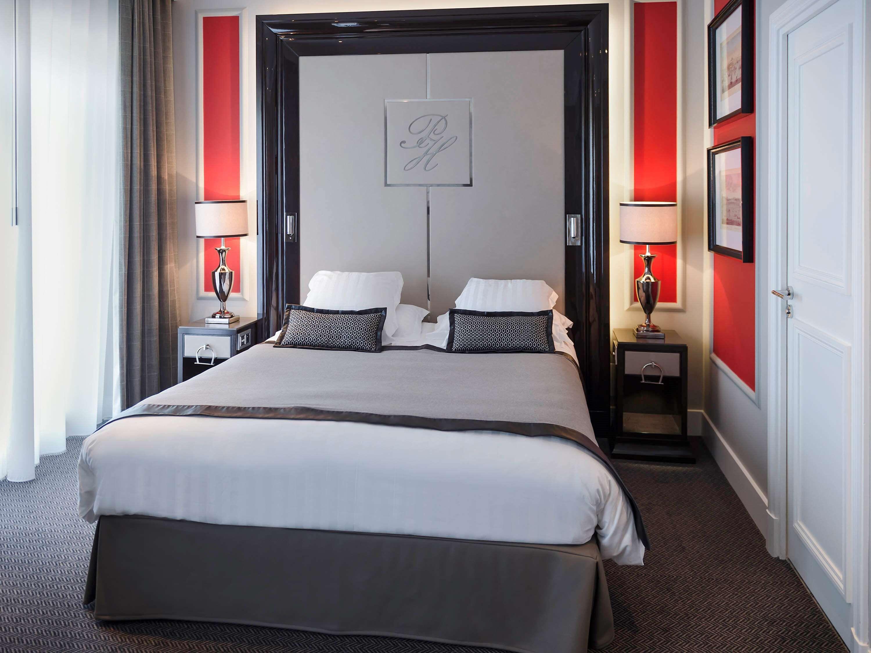 Deluxe City View Room Queen Bed