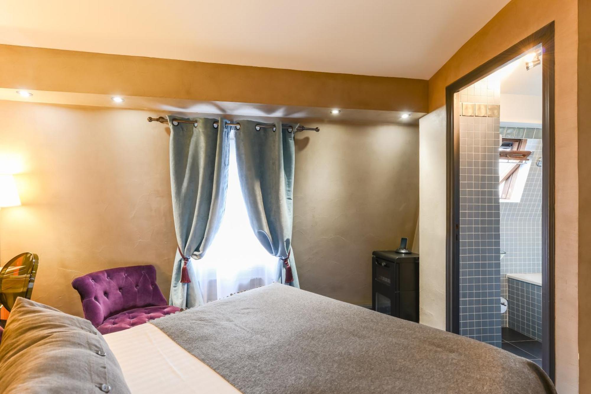 Club Twin Room