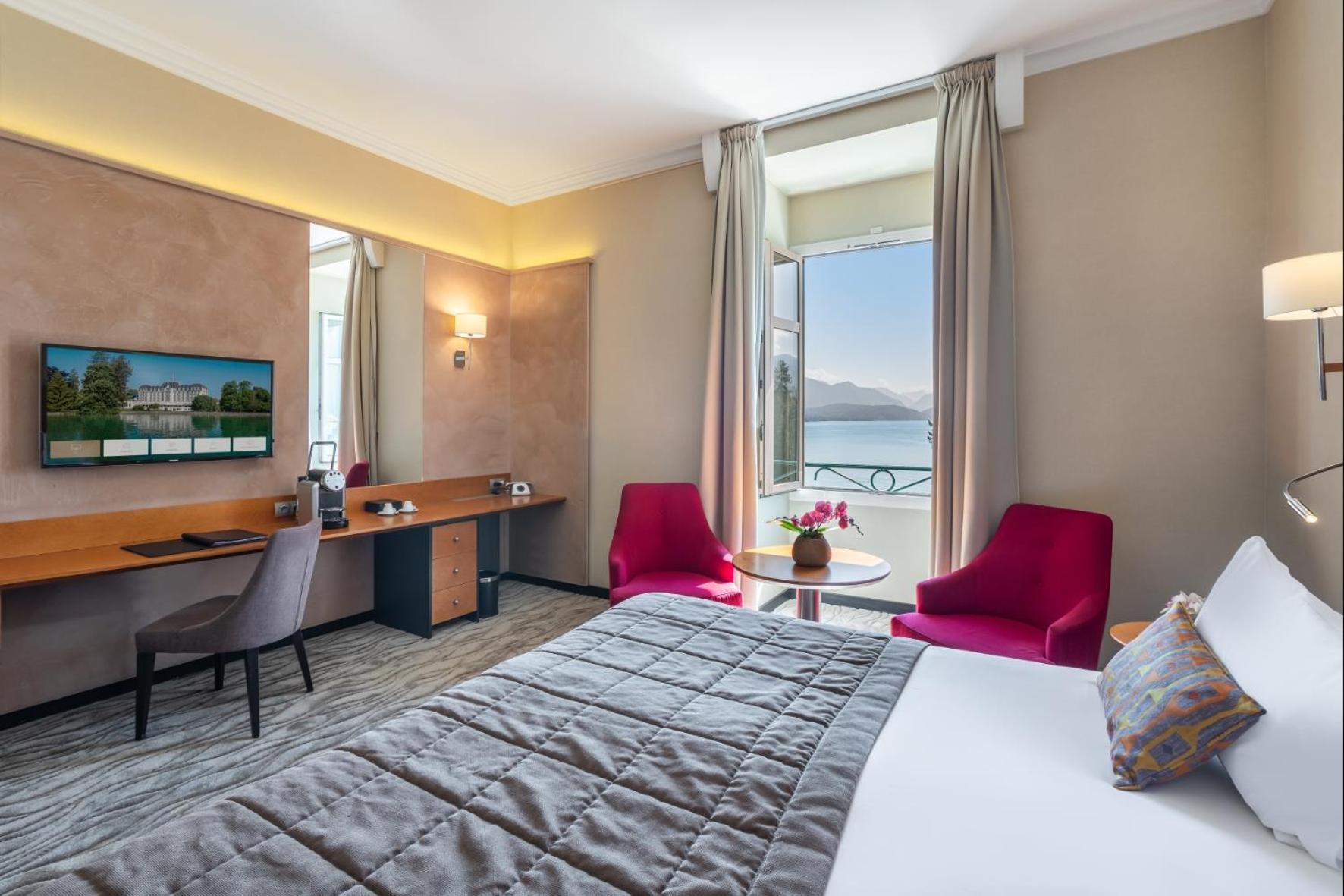 Prestige Lake Room Spa Access Reservation Needed