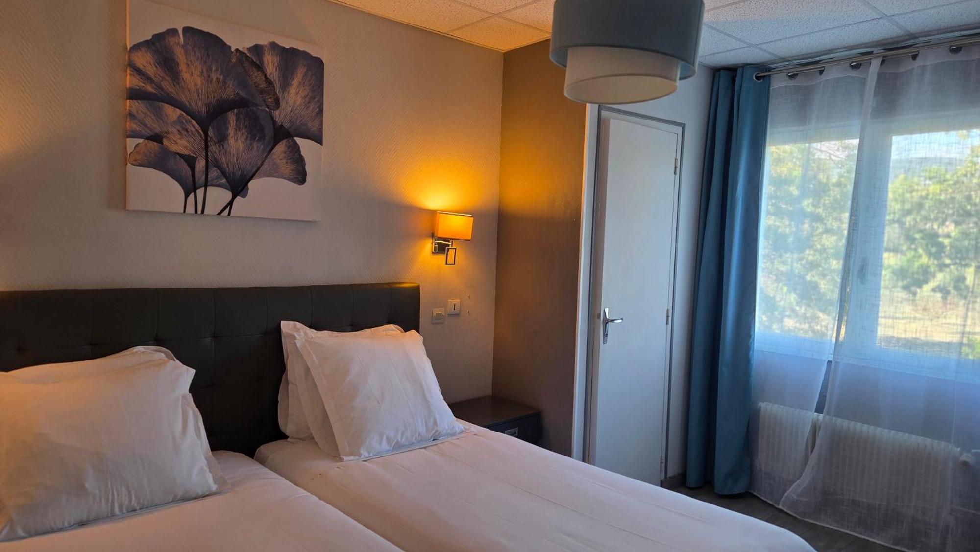Twin Room,1717024446:JPEG