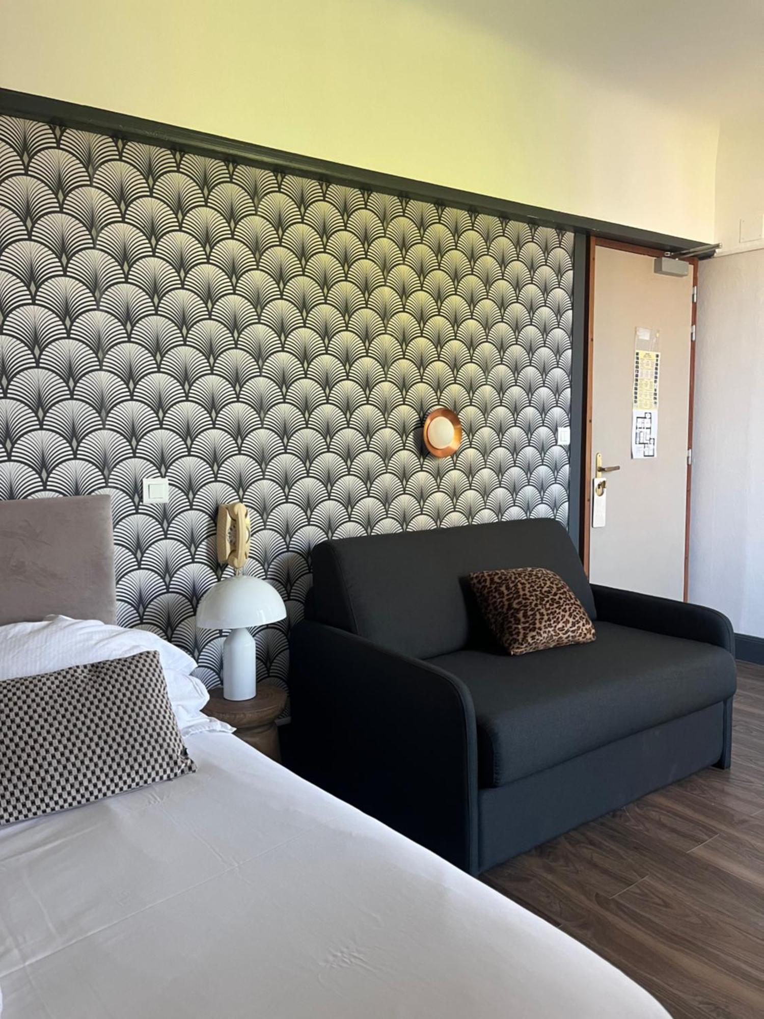 Deluxe Double Room Shower