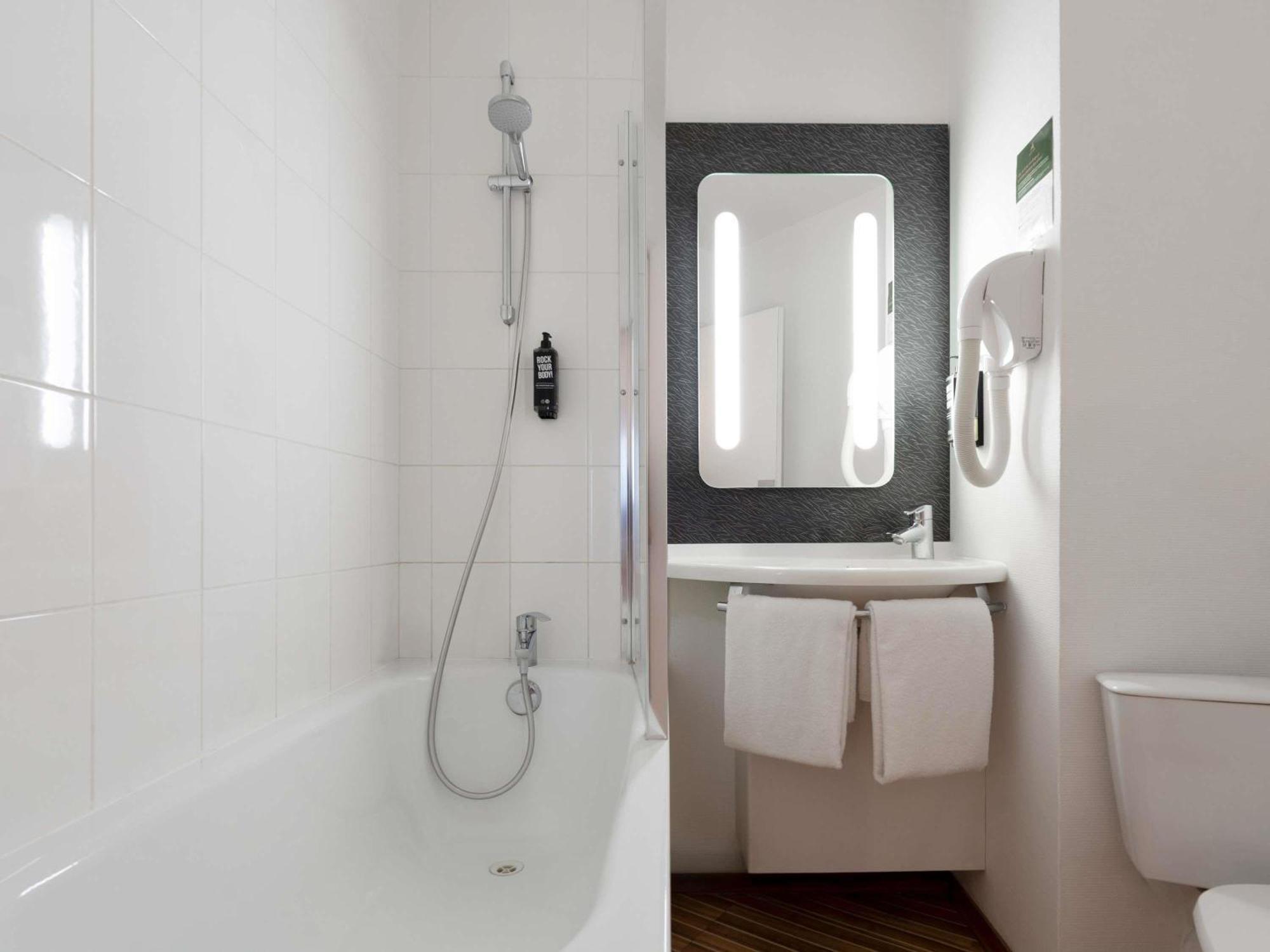 Two Adjoining Double Rooms,1717075853:JPEG