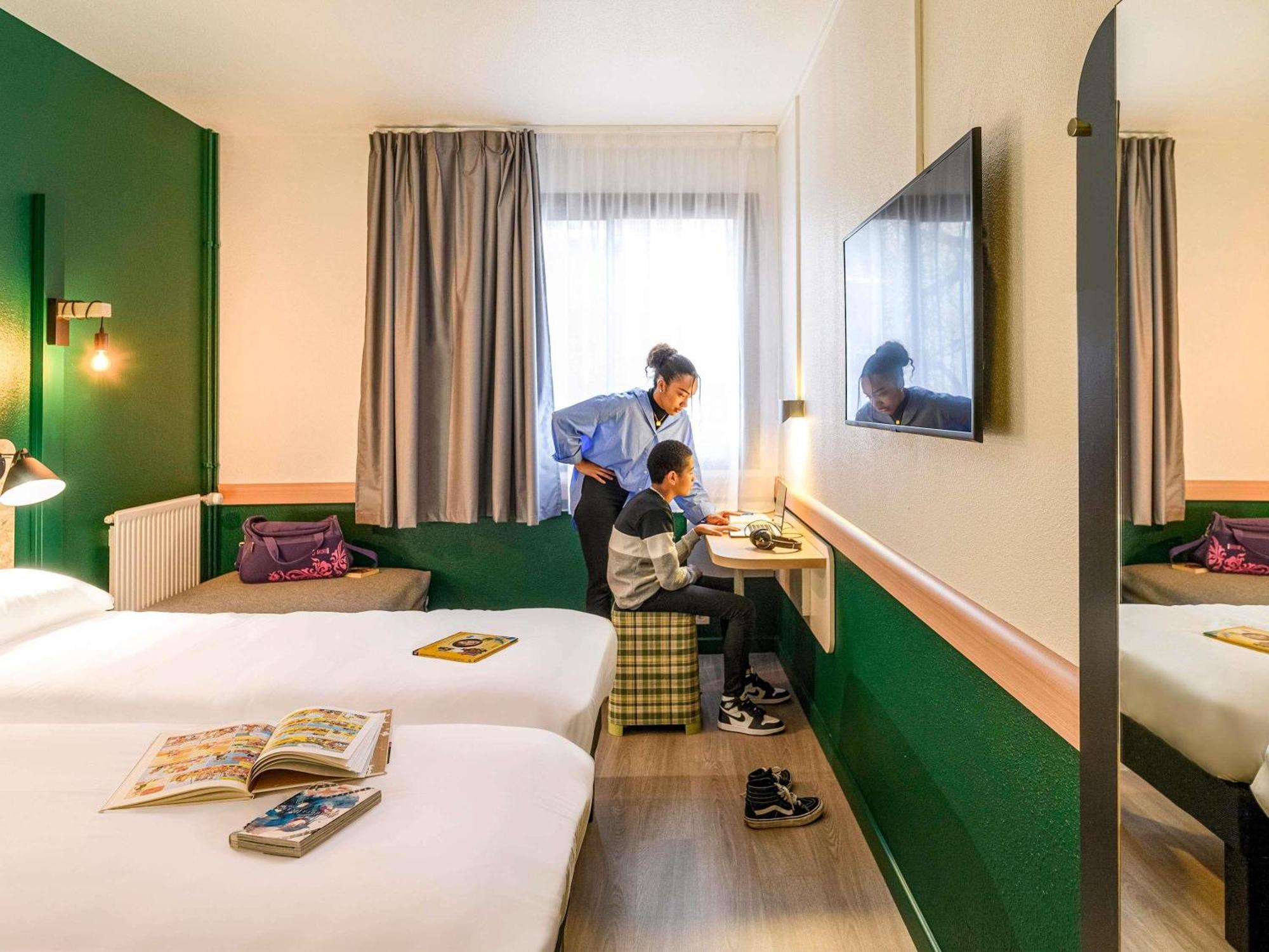 Chambre PURE avec 1 lit double avec 1 Canapé lit convertible pour 1 personne,1721784018:JPEG