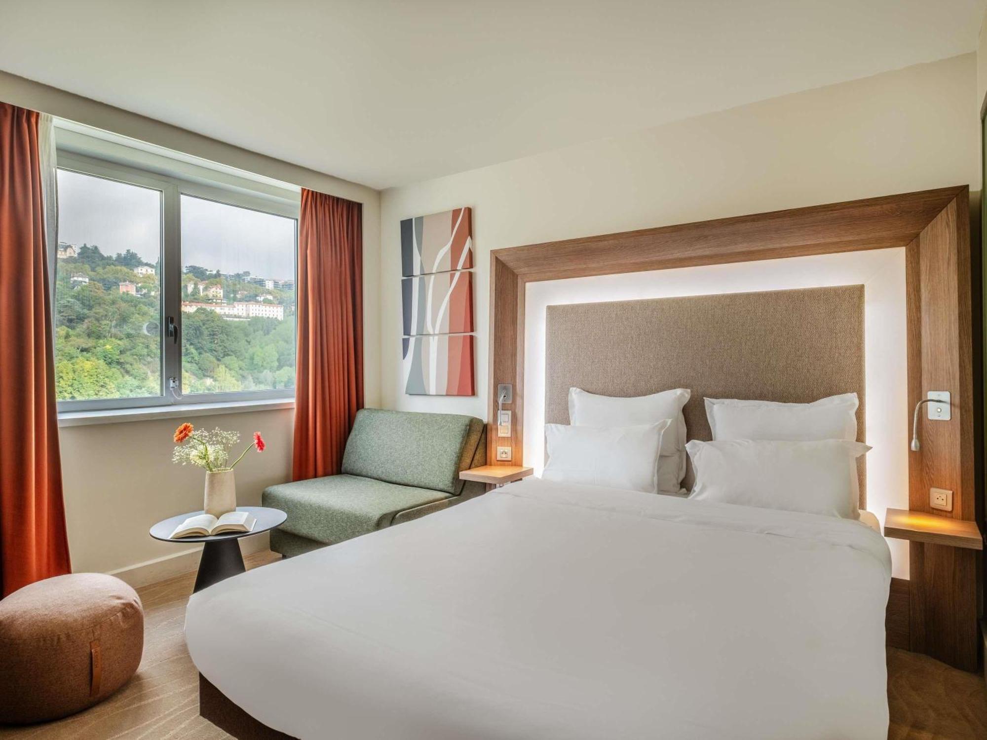 Executive Double Room Sofa River View