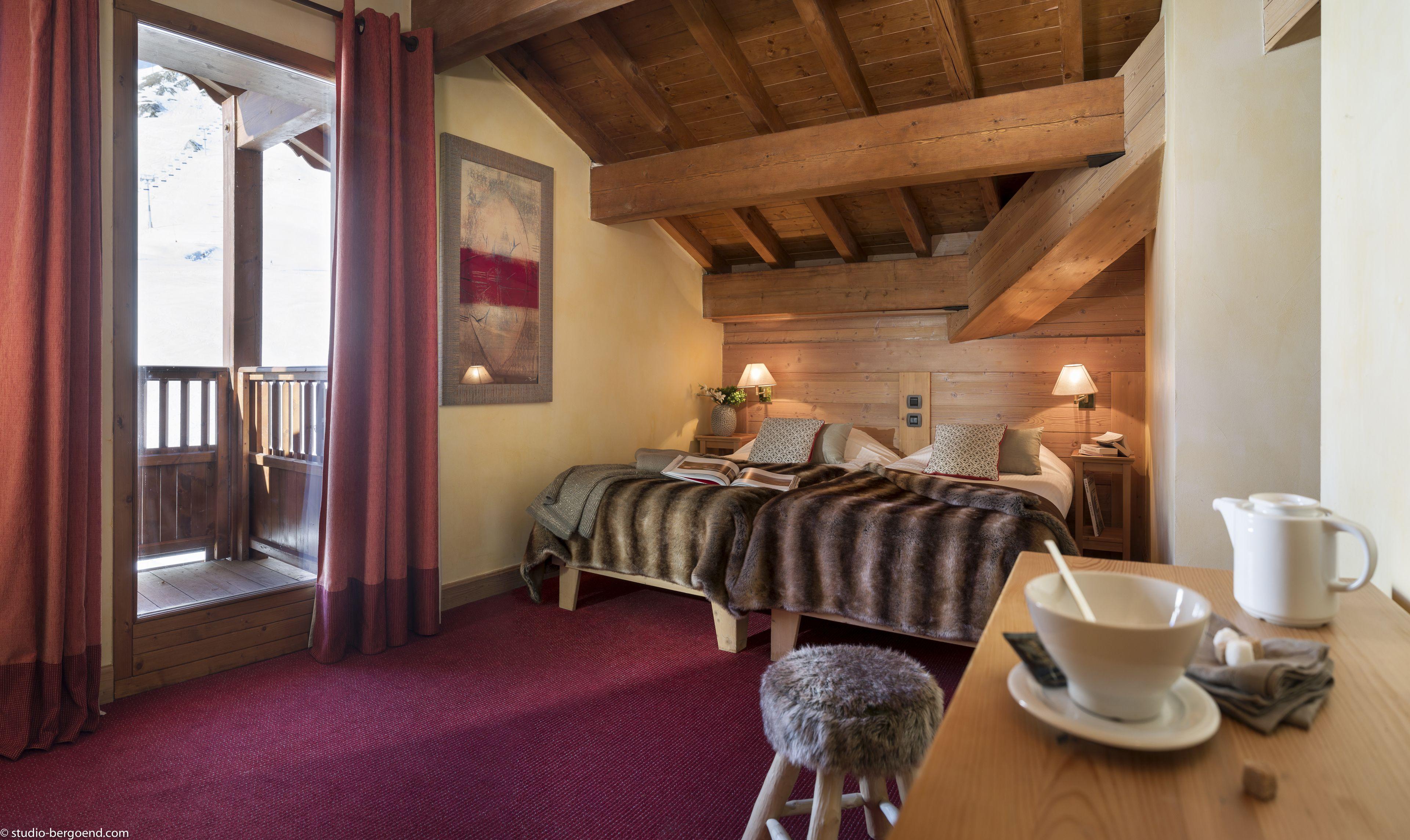Three-Bedroom Apartment Cabin