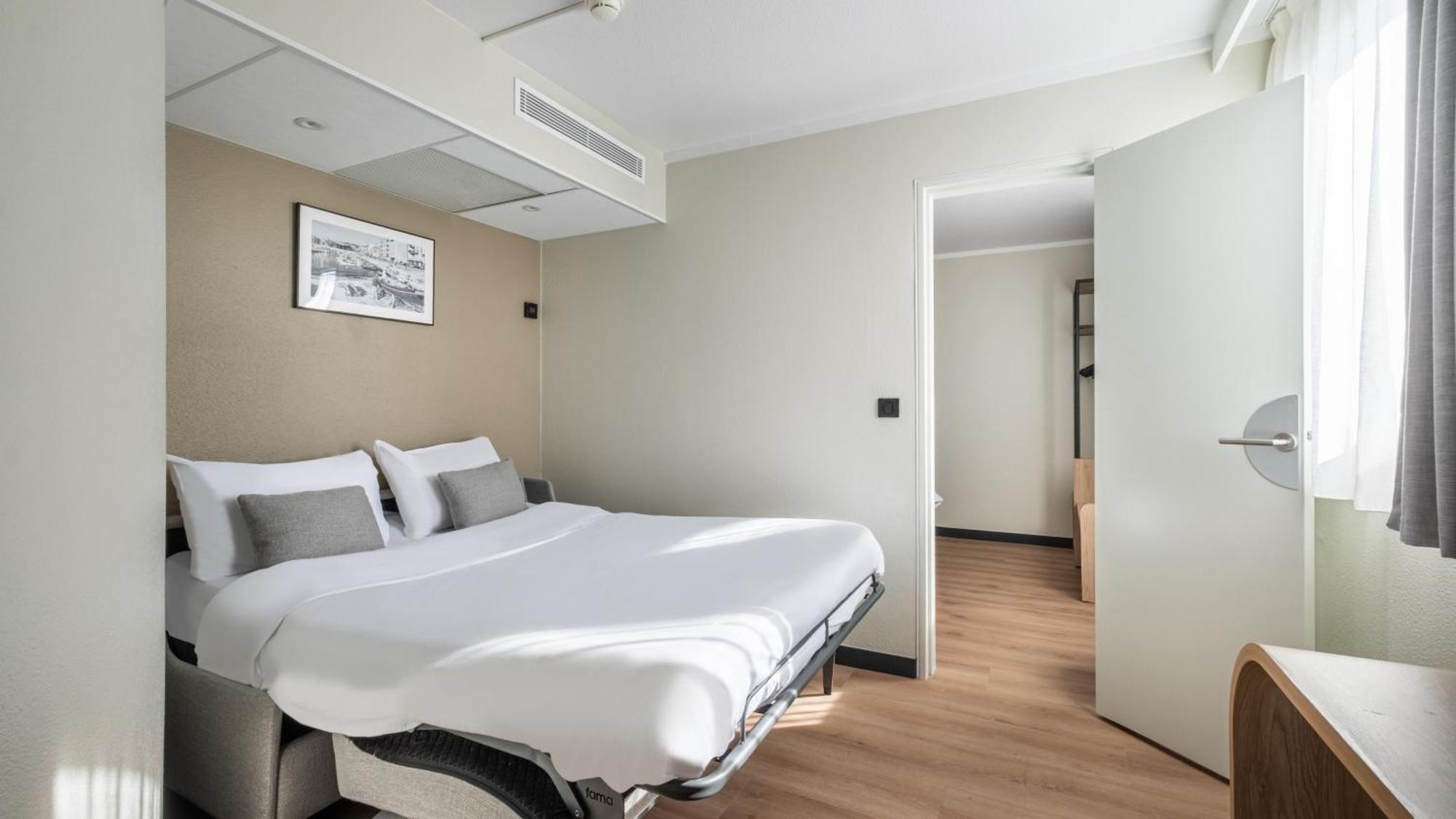 Junior Suite 1 Queen Bed 1 Sofa Bed Double