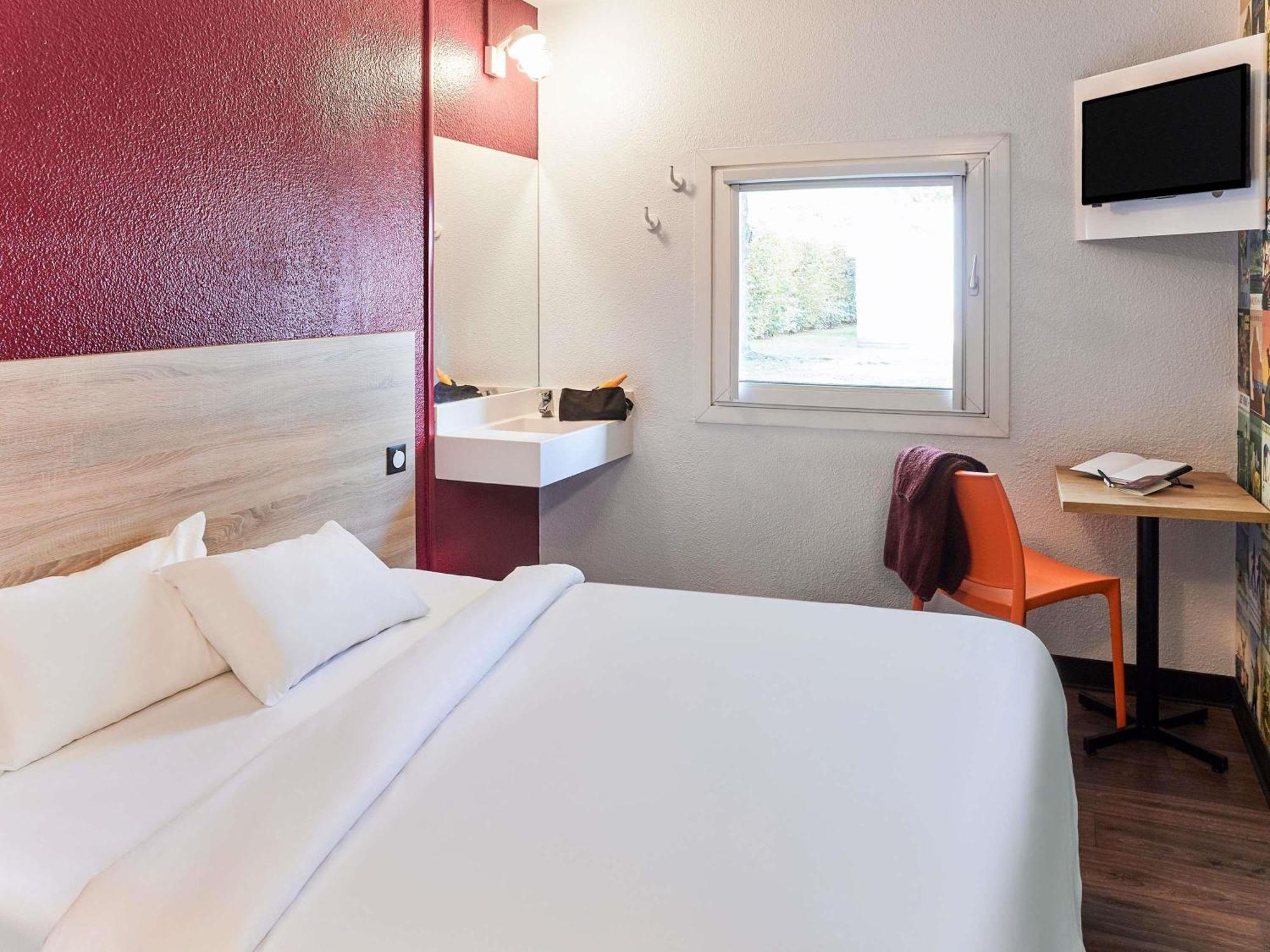 Tandem Room up to Two Guests