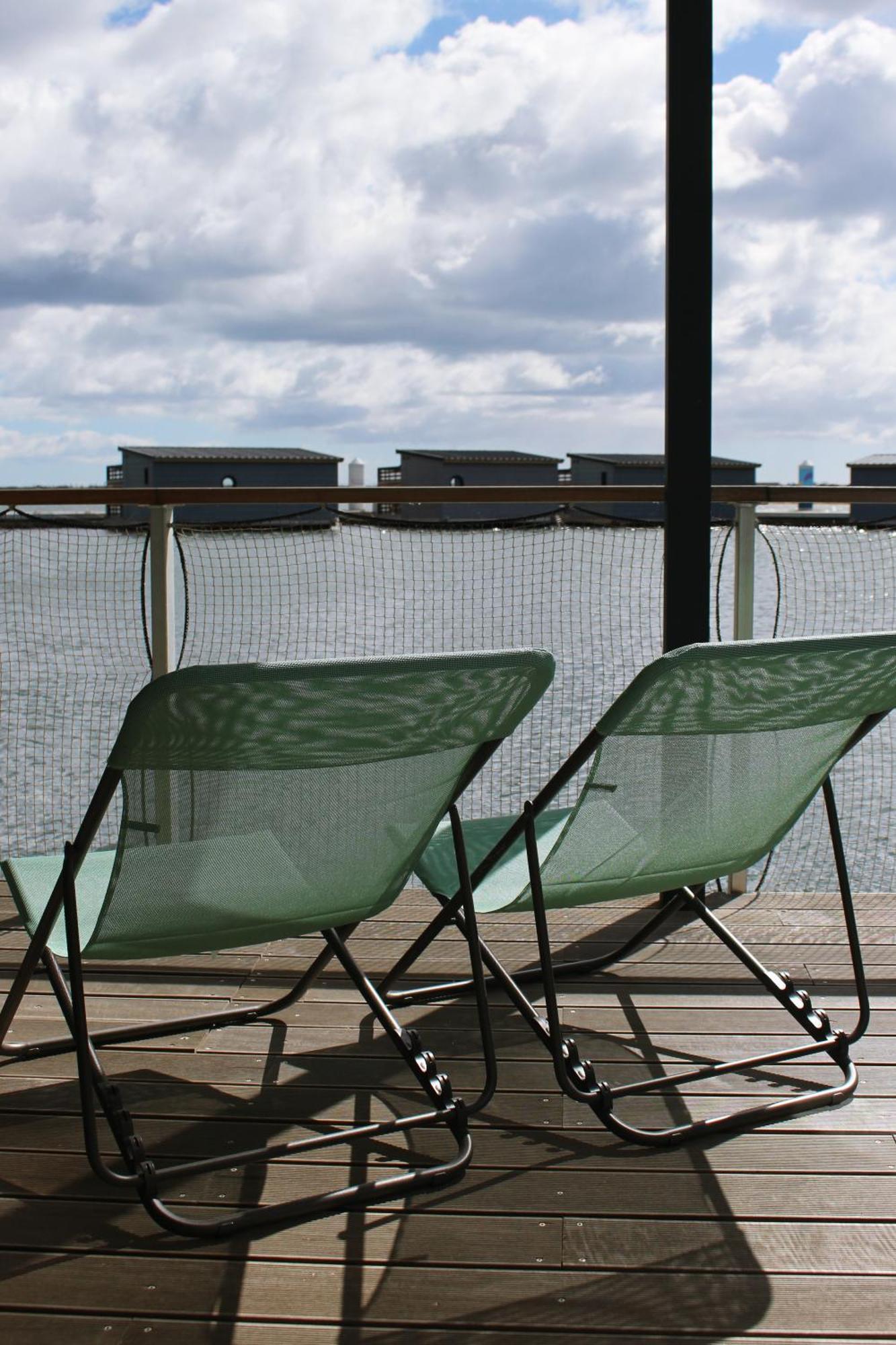 One-Bedroom LodgeBoat Yacht Club Side