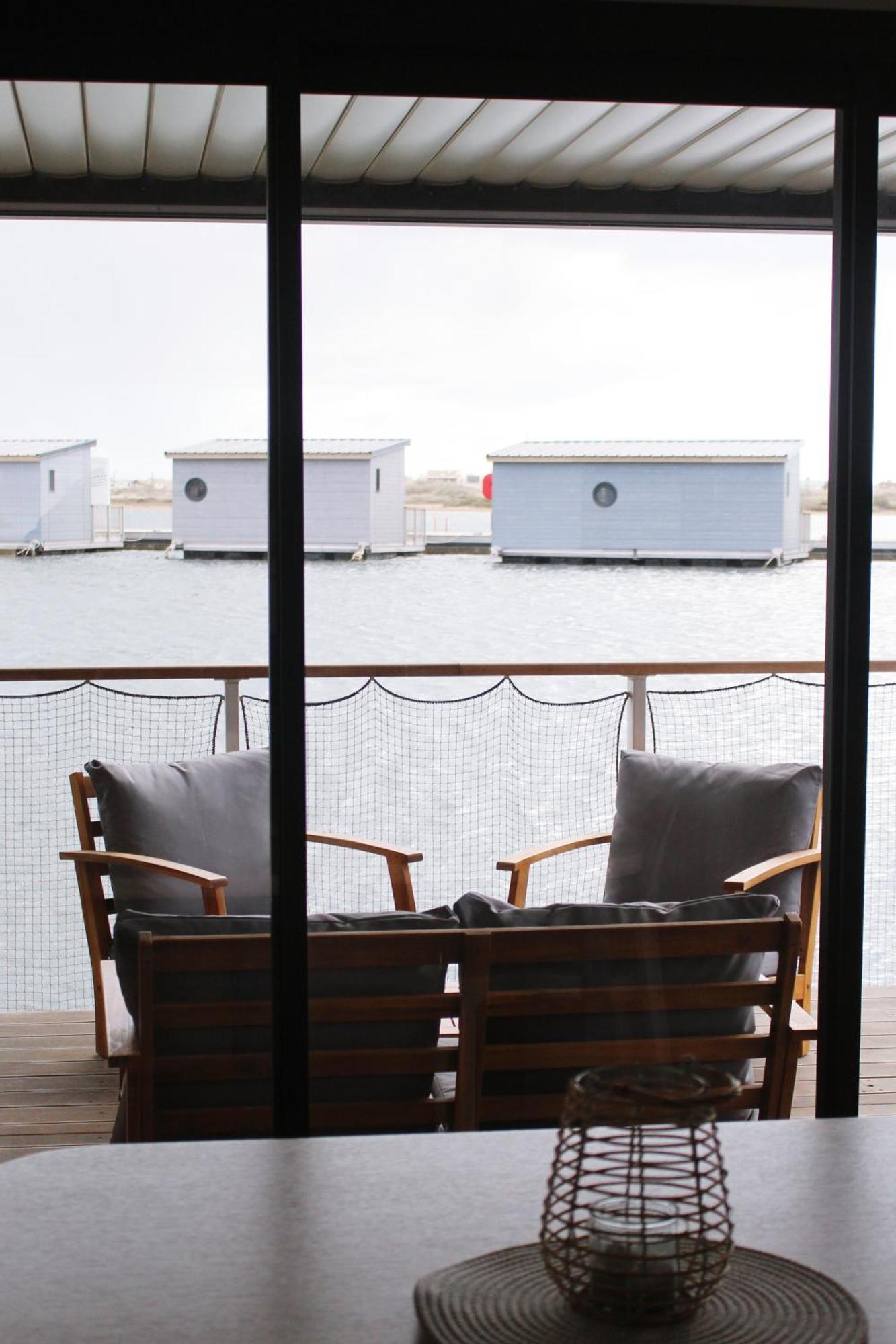 One-Bedroom LodgeBoat Yacht Club Side