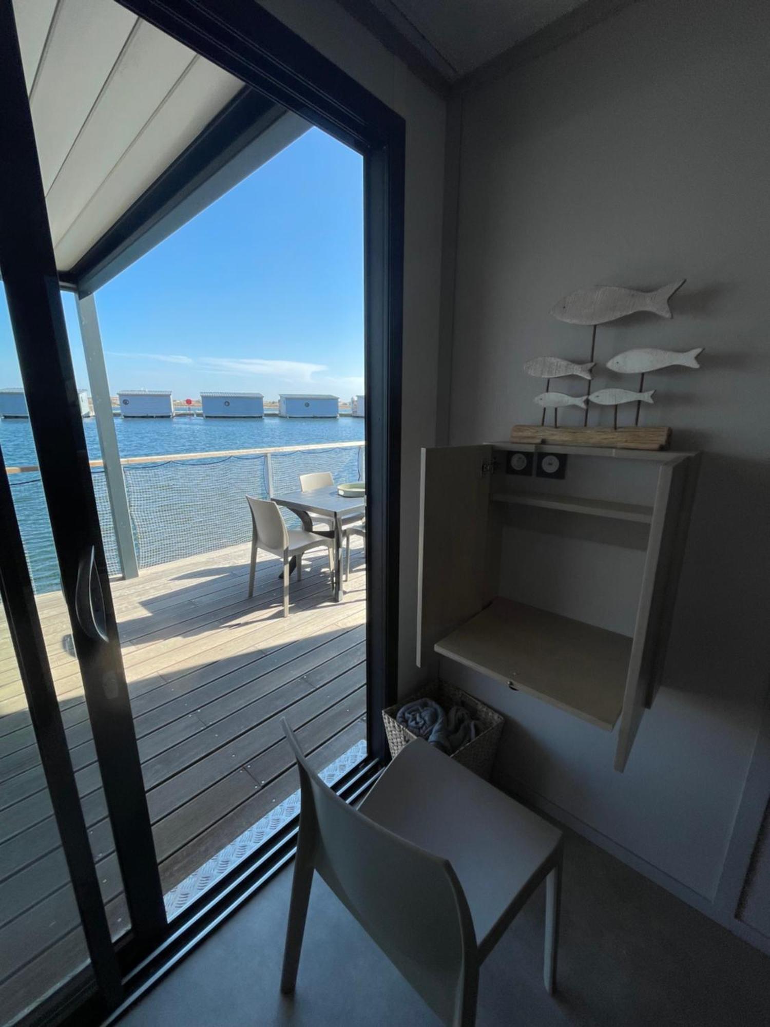 One-Bedroom LodgeBoat Yacht Club Side