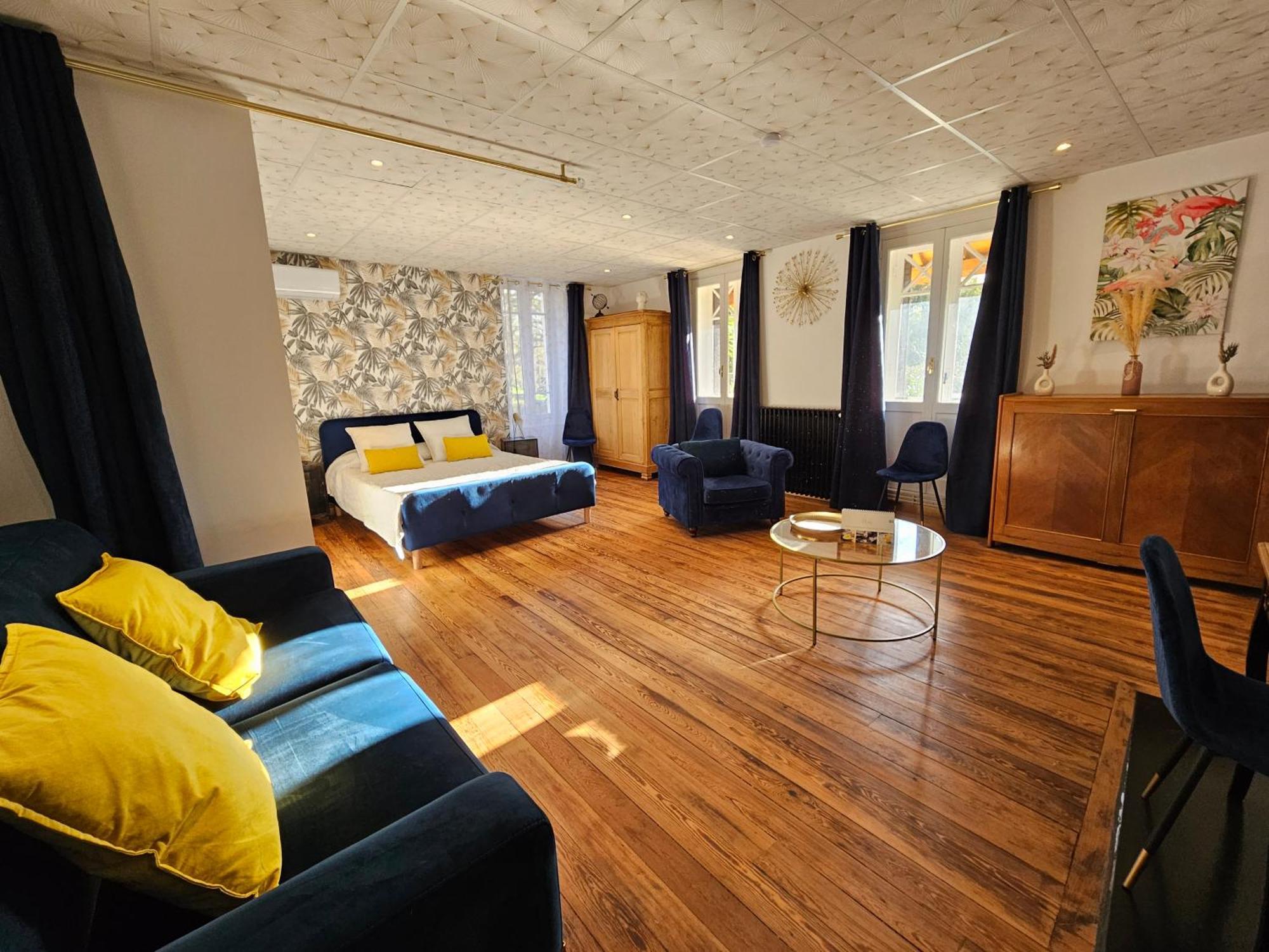 Deluxe Family Suite