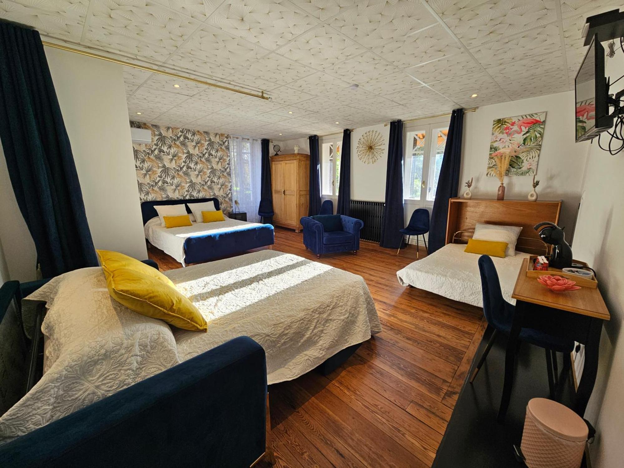 Deluxe Family Suite