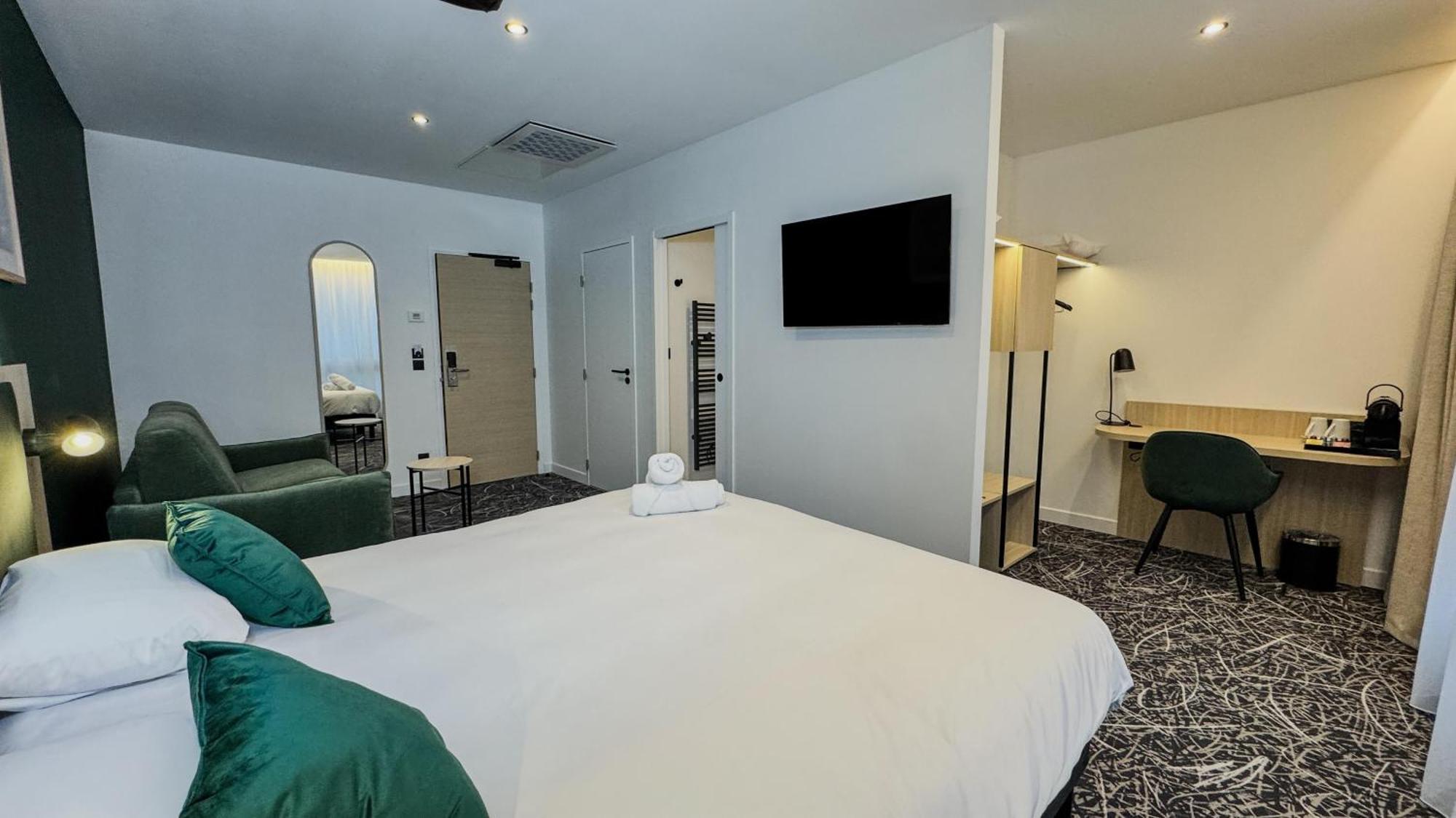Superior King Room Sofa Bed Non-Smoking