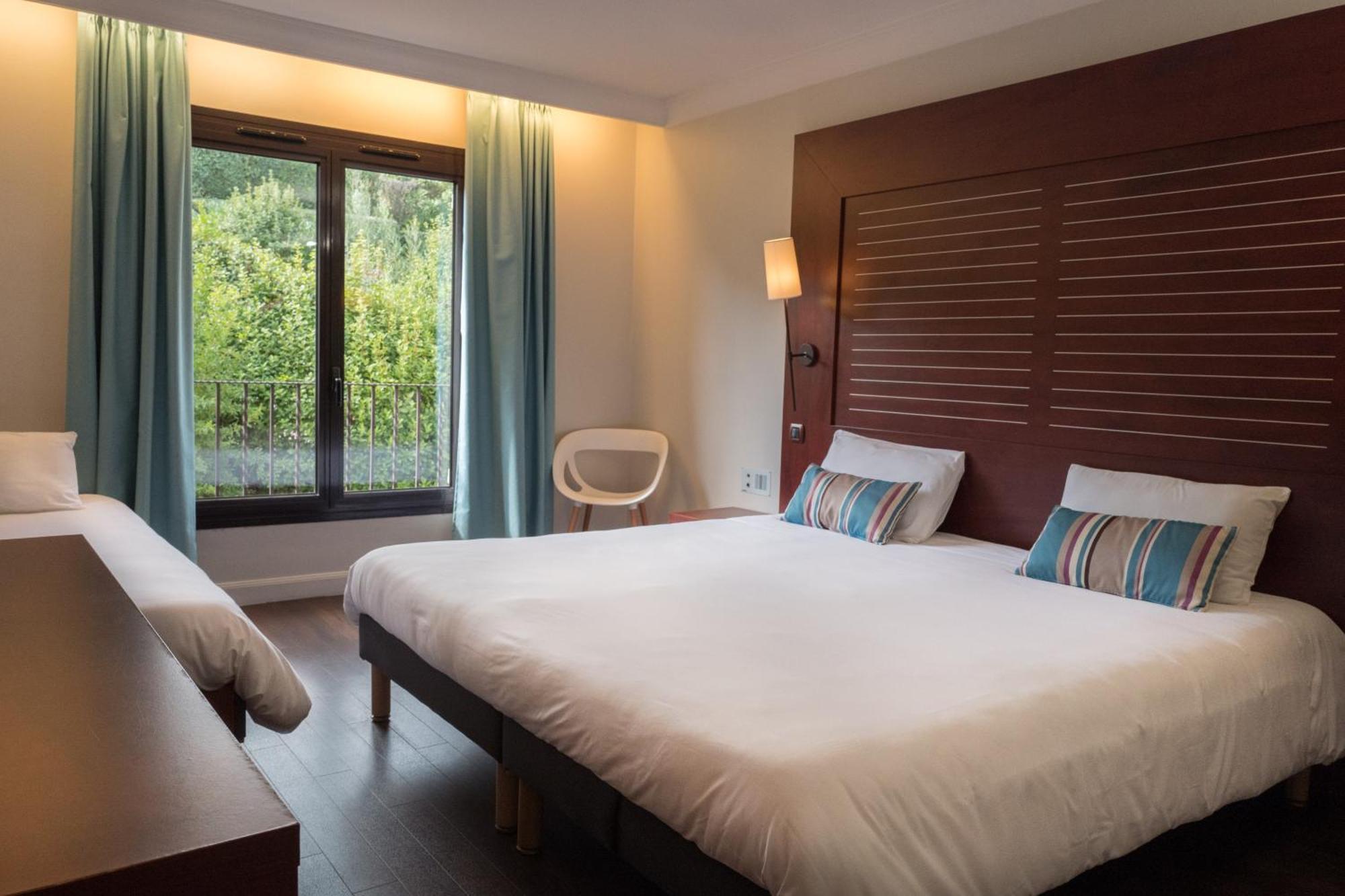 Triple Room on the Hillside