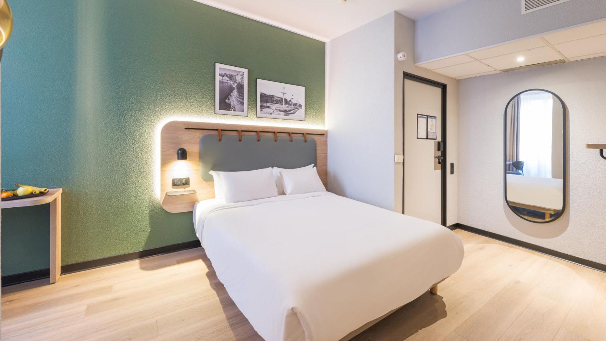 Standard Queen Room