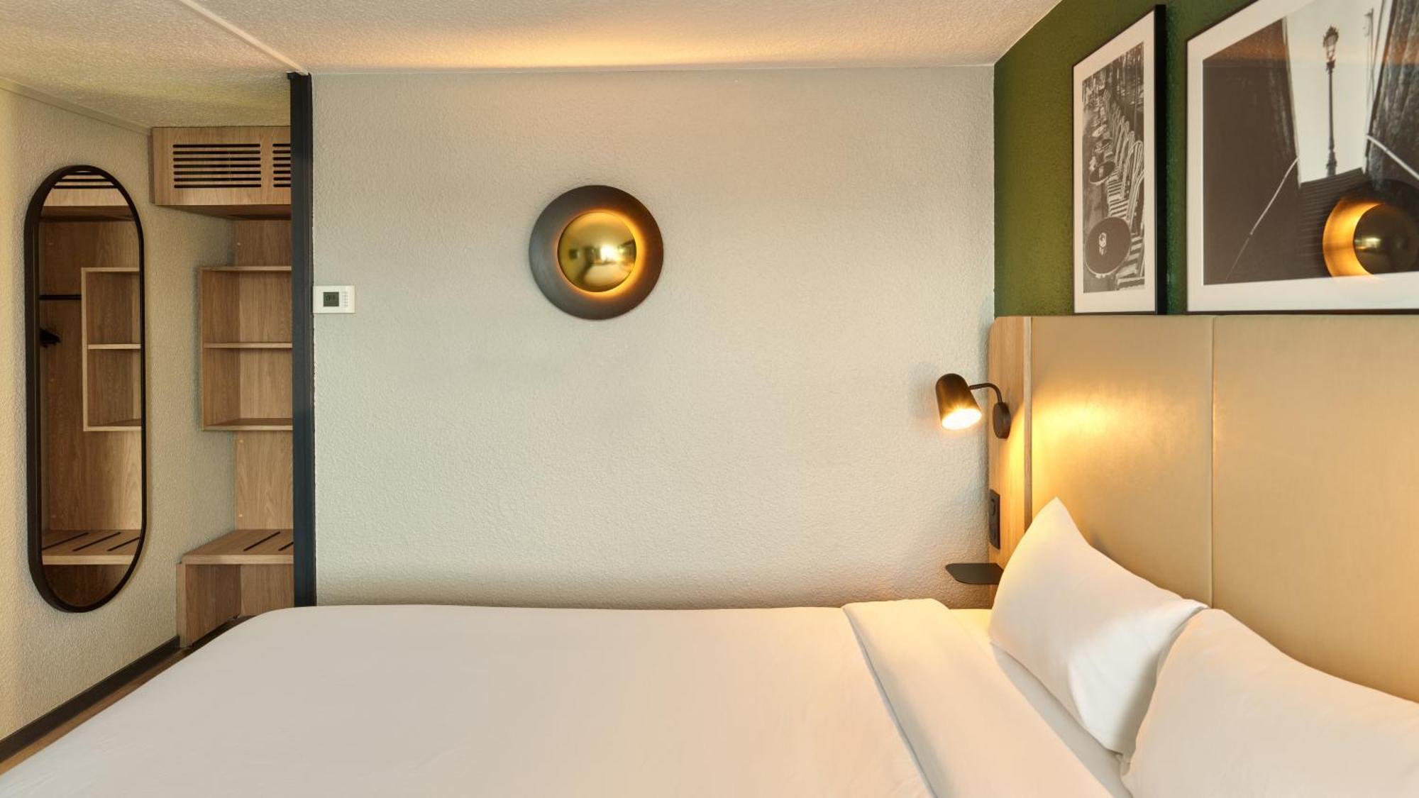 Standard Queen Room