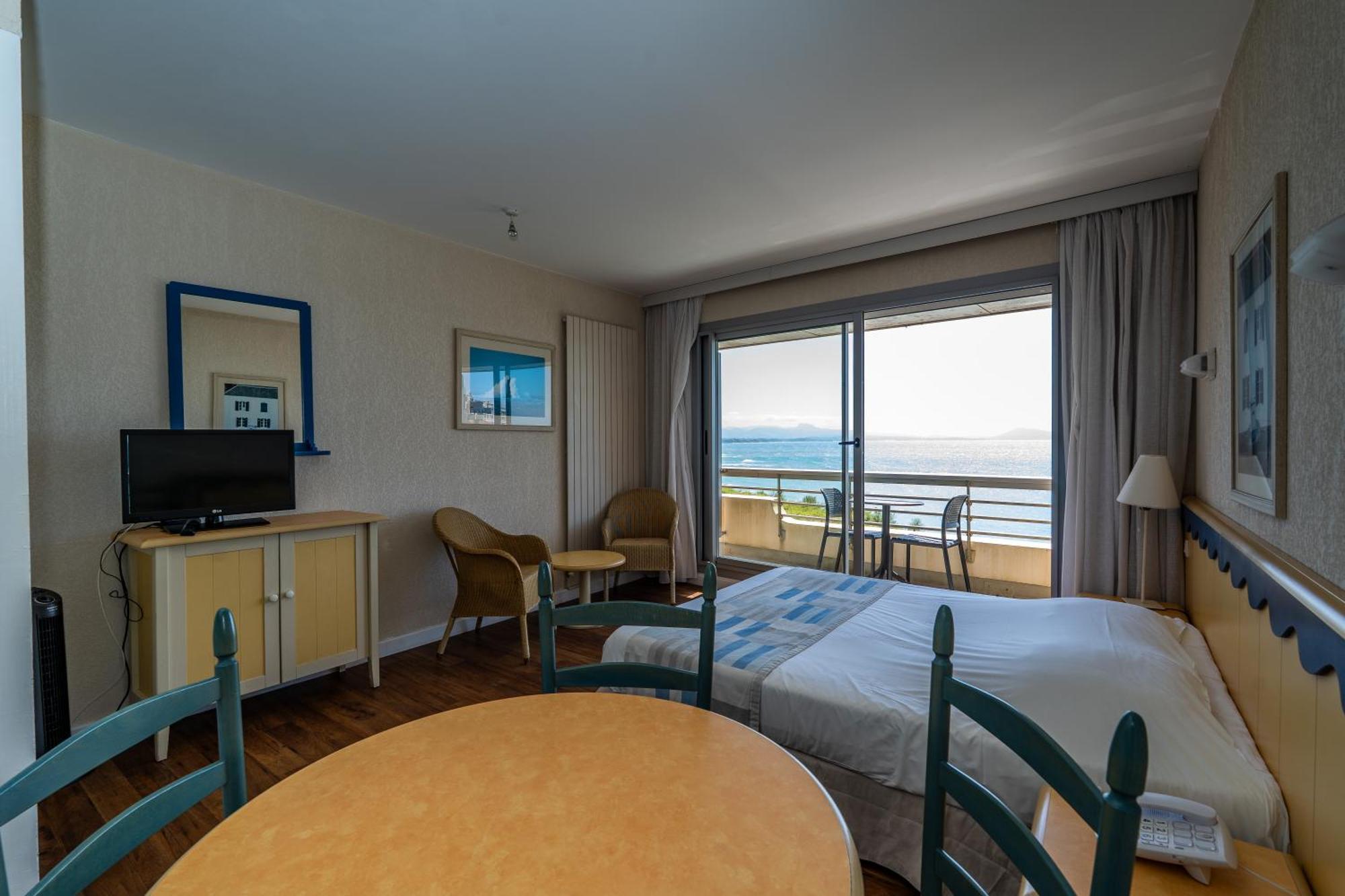 Essential Studio 2 or Panoramic ocean view